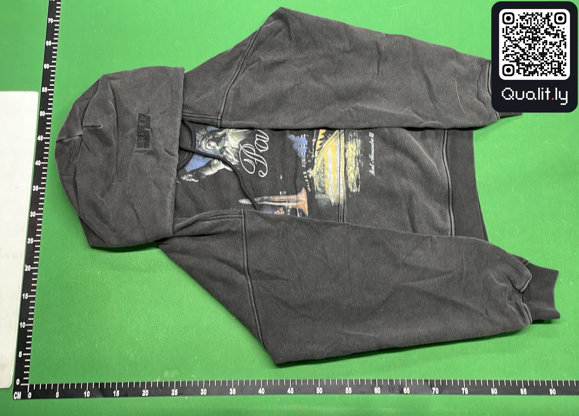 Hoodie QC photo 2 of 142