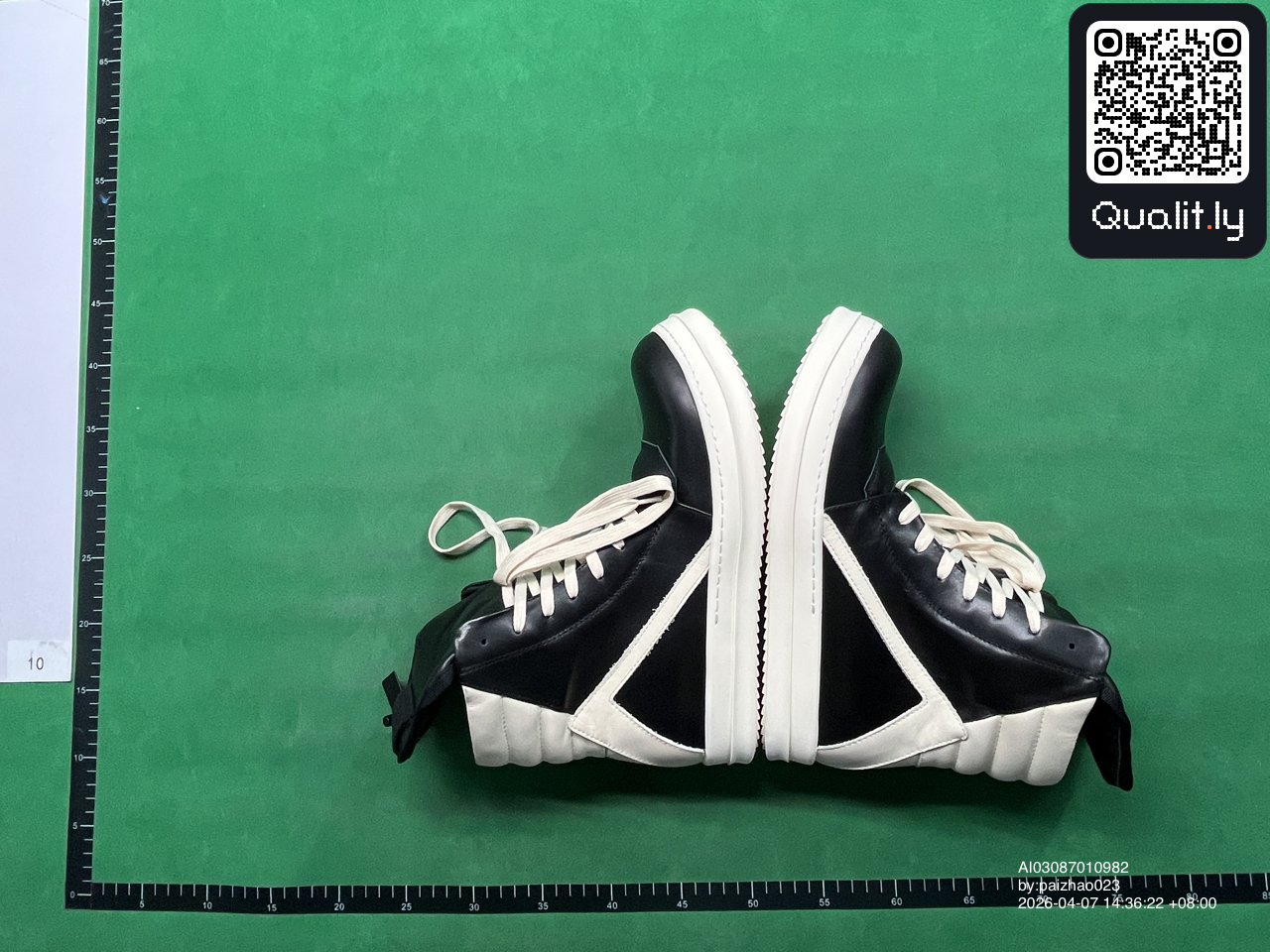 Sneakers QC photo 2 of 10