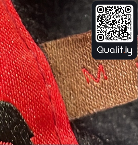 Hoodie QC photo 1 of 14
