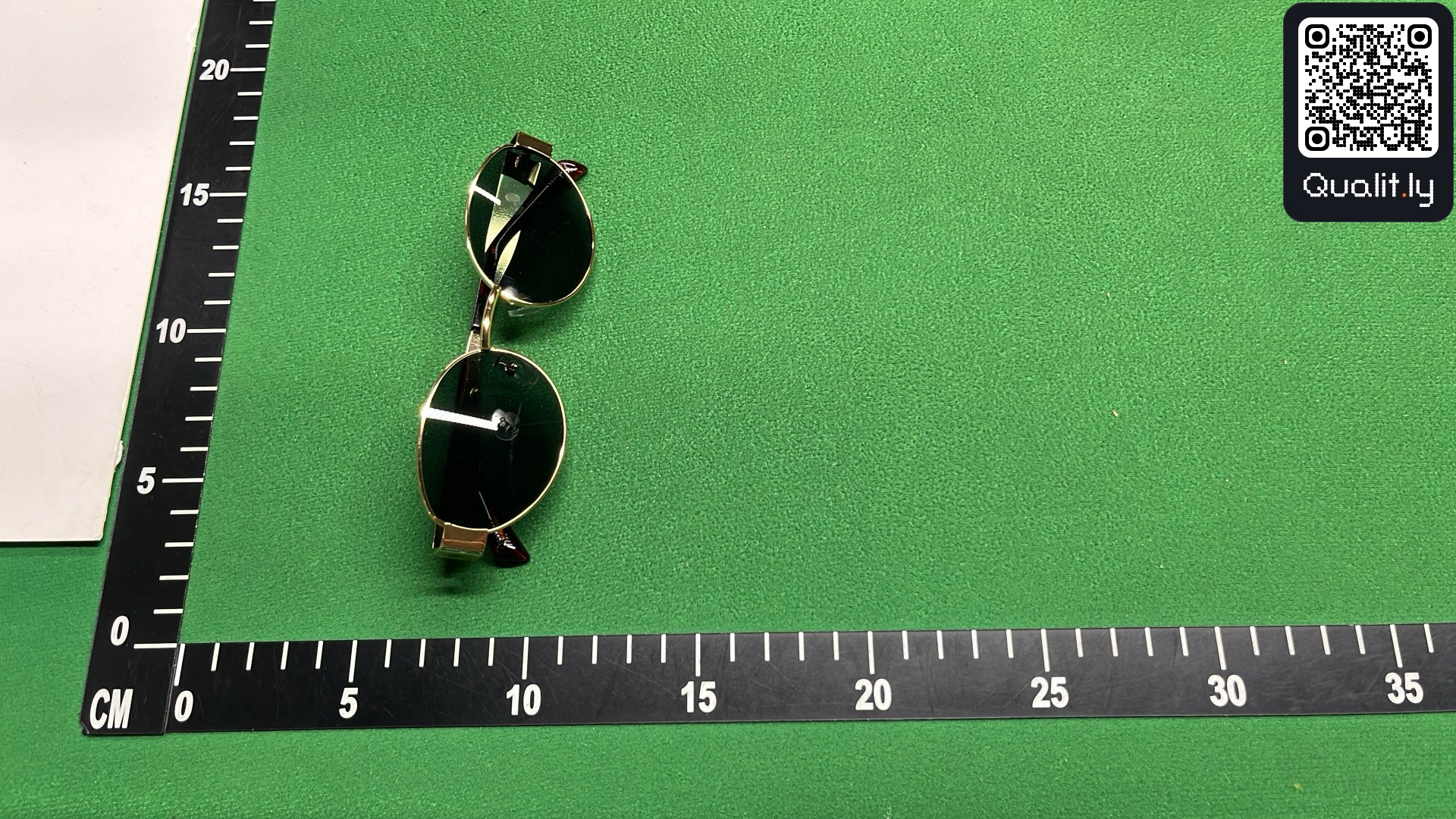 Sonnenbrille — QC-Foto 3 von 10