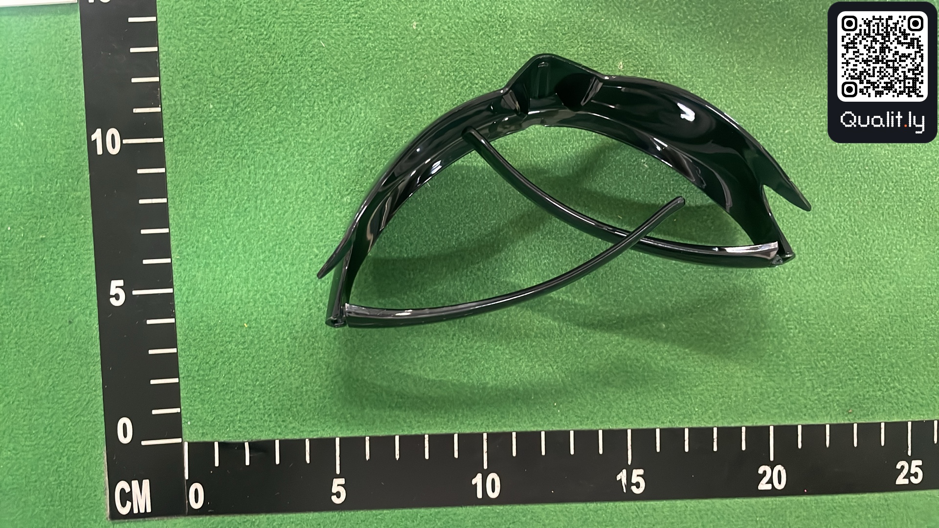Sunglasses QC photo 2 of 6