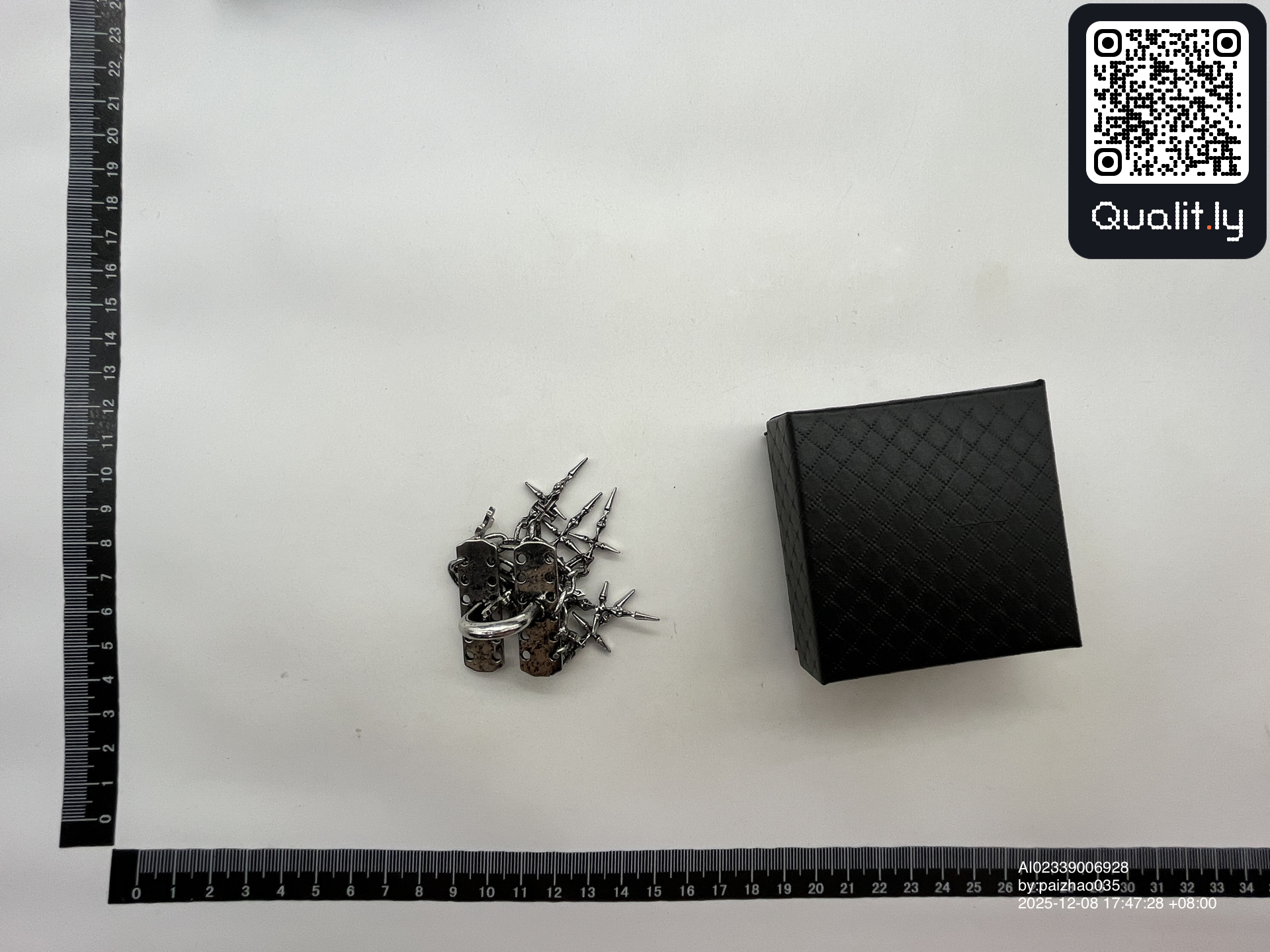 Smycke — QC-foto 1 av 3