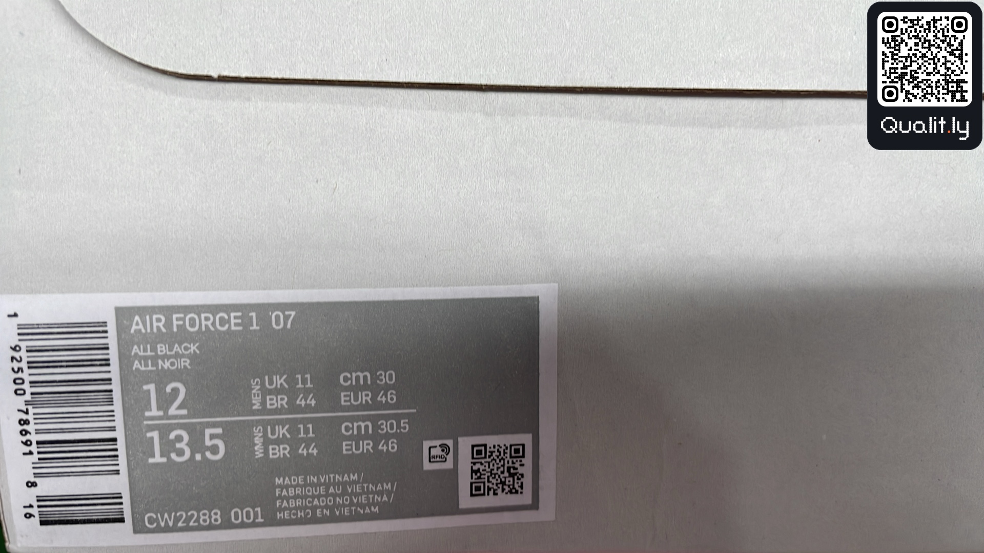 Sneakers QC photo 2 of 132