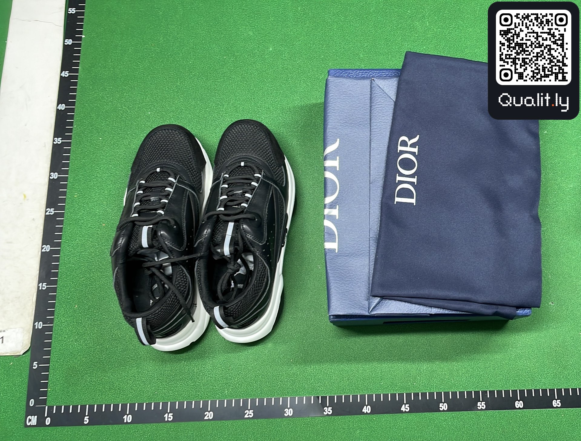 Sneakers — QC-foto 1 av 6