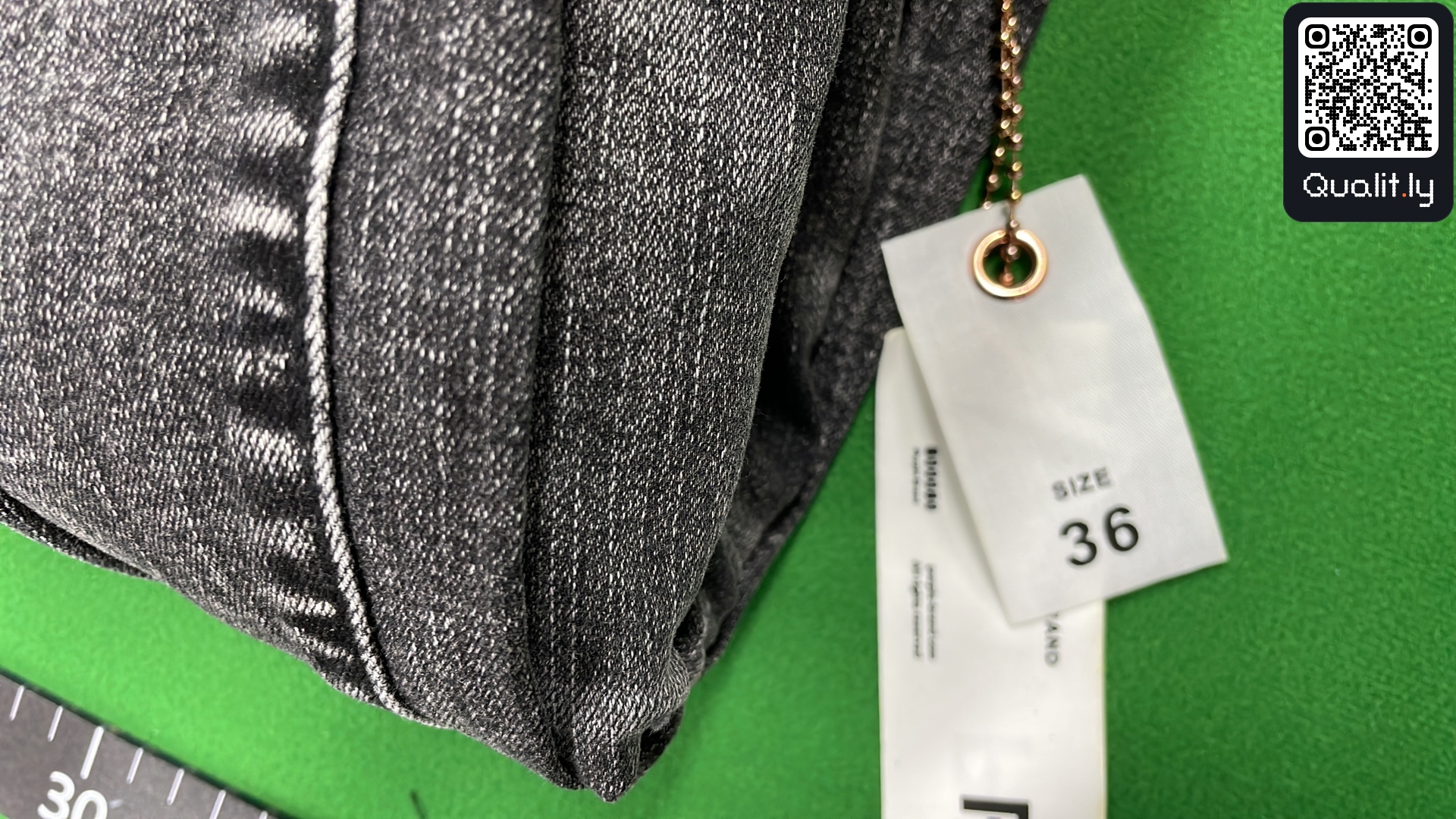 Jeansy — zdjęcie QC 1 z 8