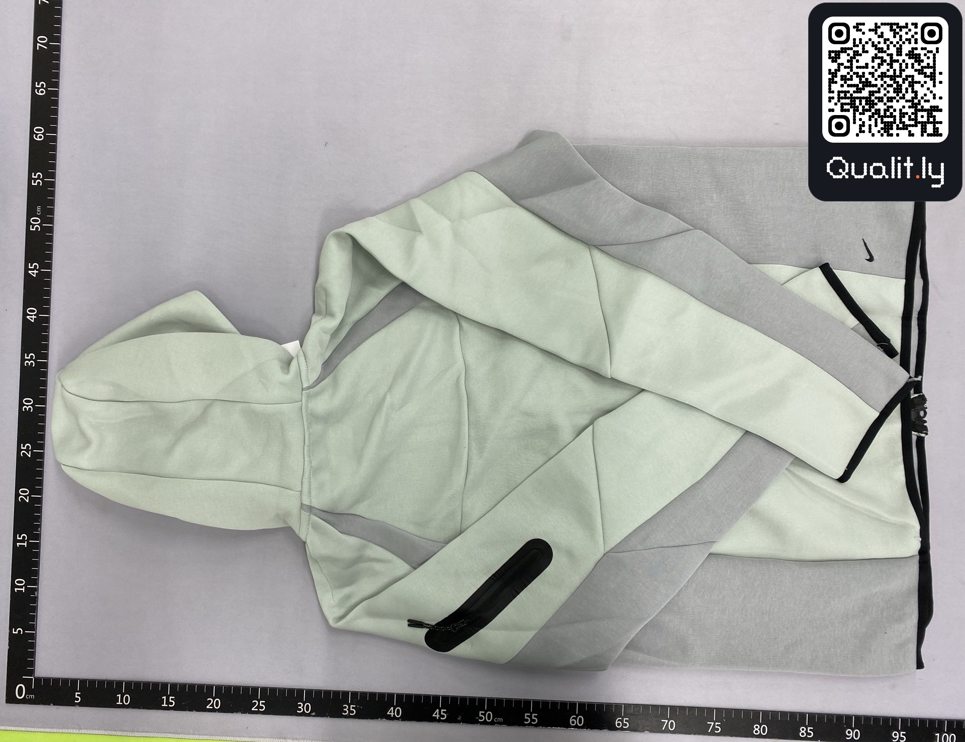 Felpa con cappuccio — foto QC 2 di 85