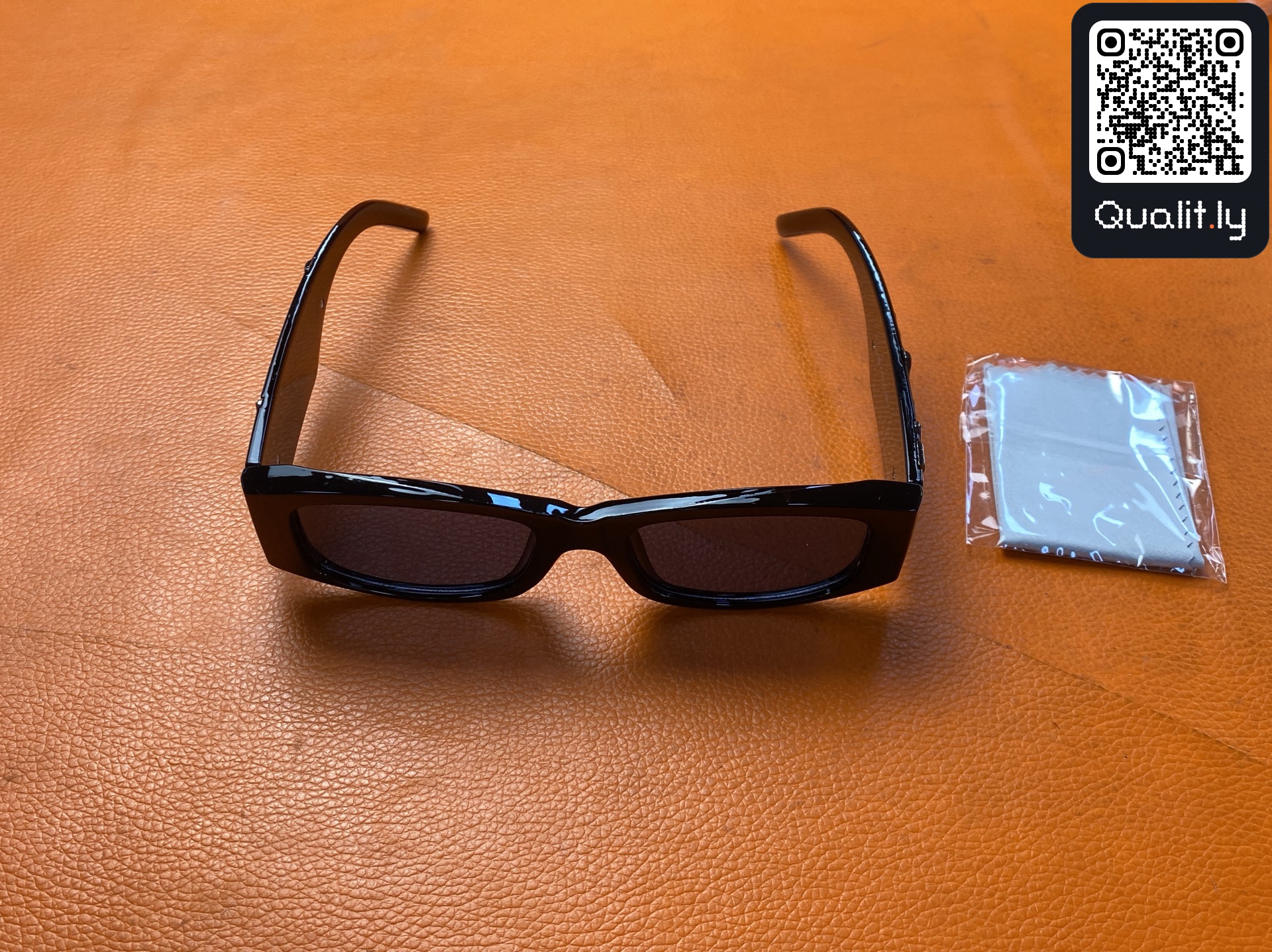 Sunglasses QC photo 1 of 48