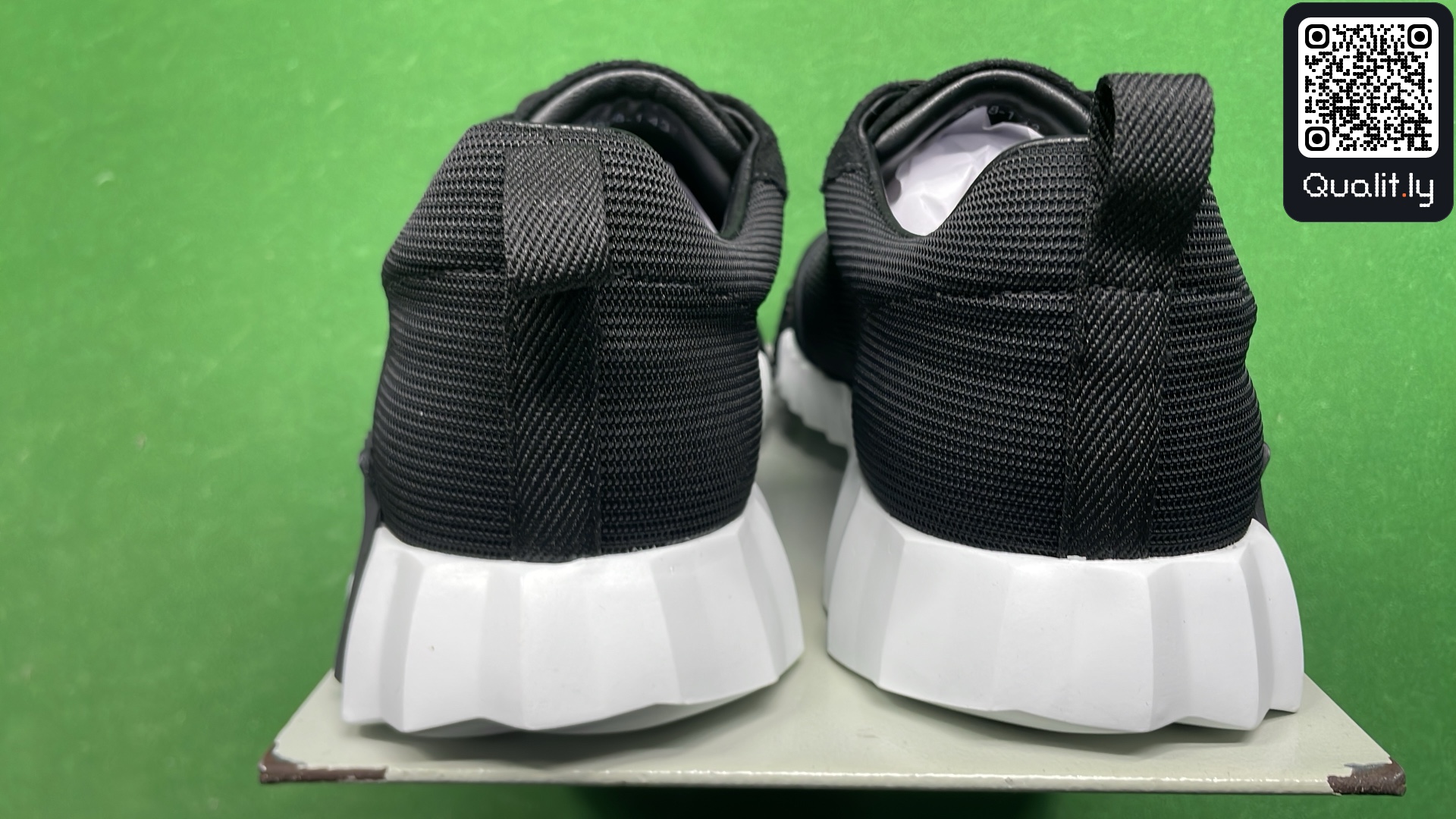 Sneakers — QC-foto 3 van 48