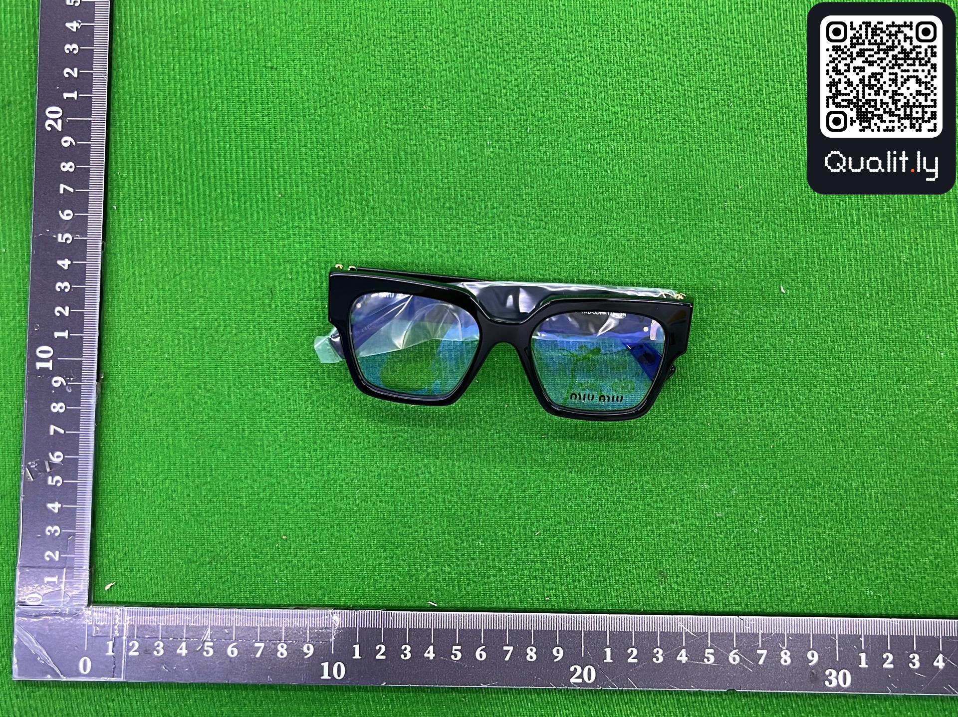 Sunglasses QC photo 2 of 4