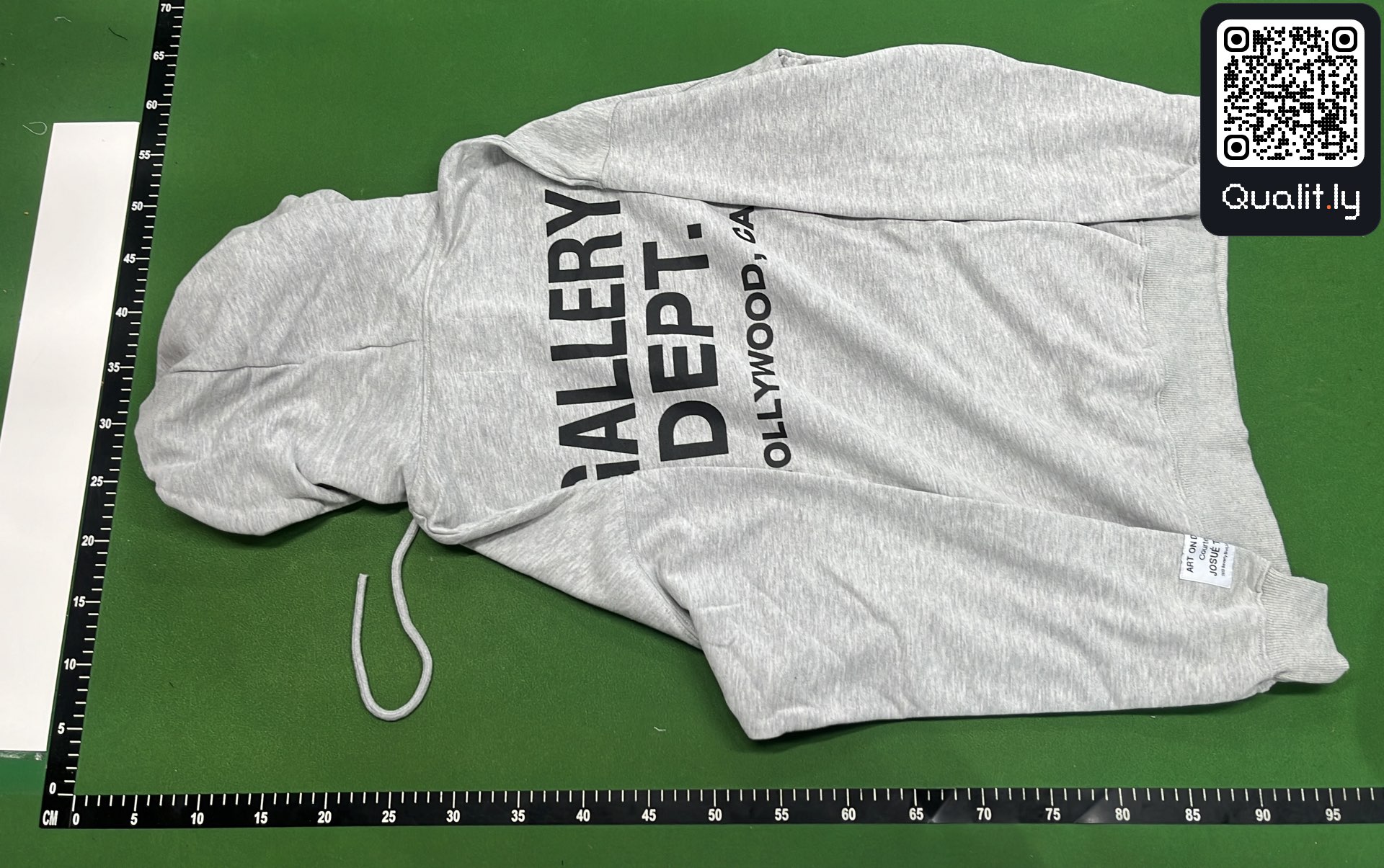 Hoodie QC photo 3 of 8