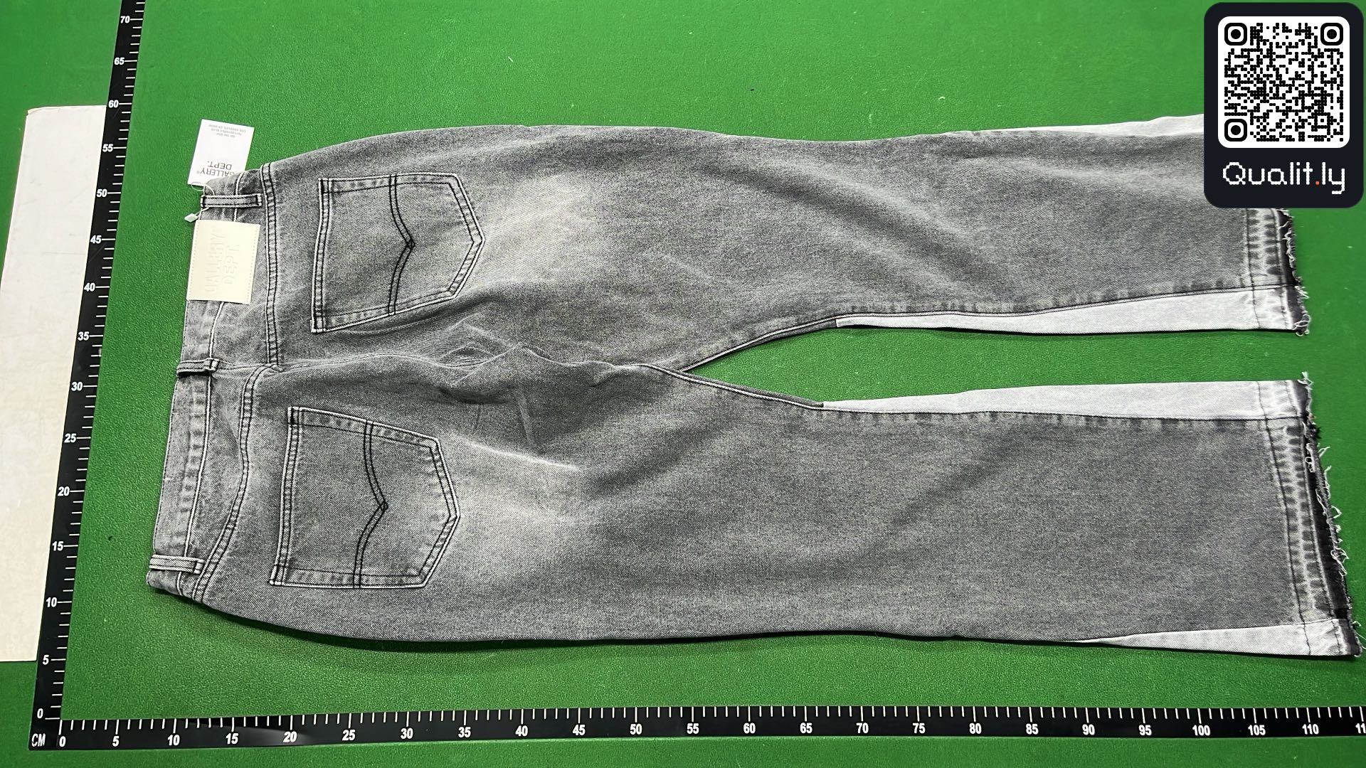 Jeans — QC-Foto 3 von 12