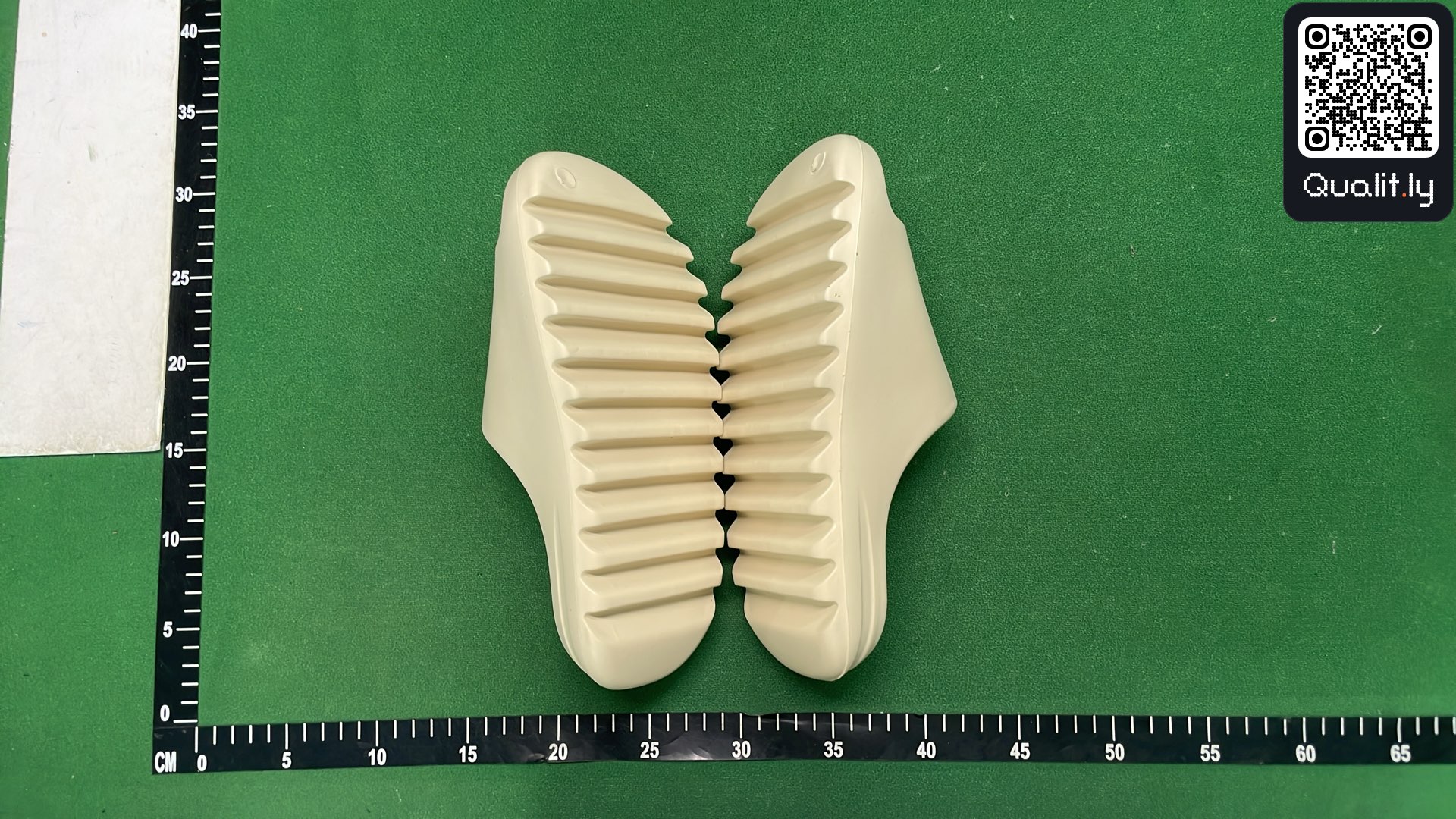 Slides QC photo 3 of 20