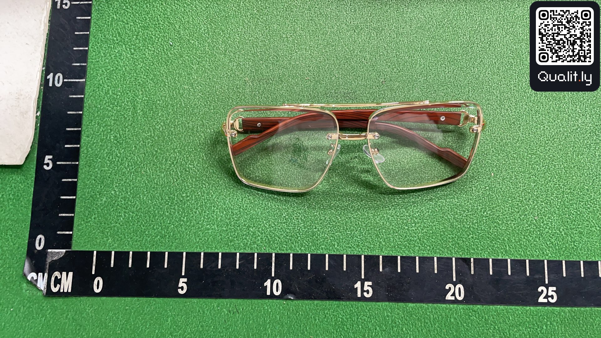 Sunglasses QC photo 1 of 9