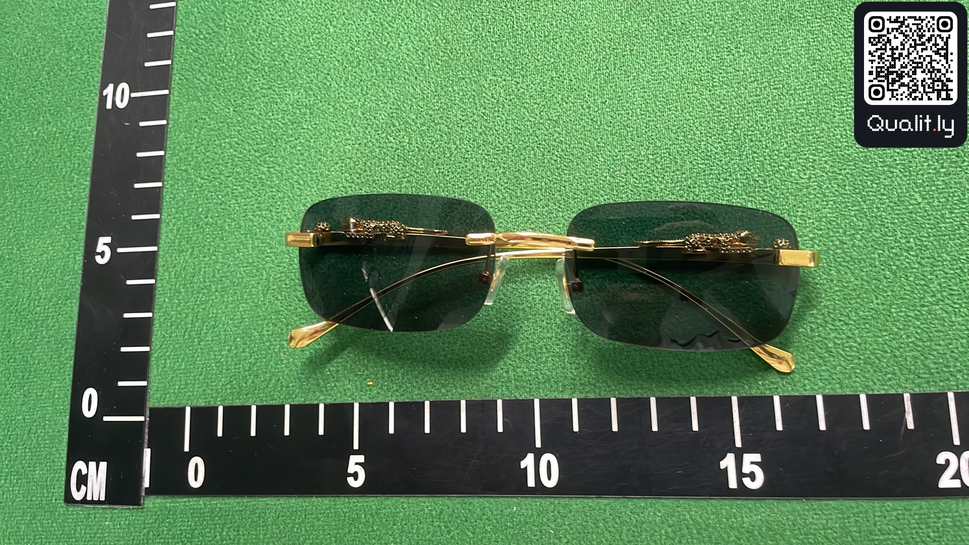 Sonnenbrille — QC-Foto 1 von 24