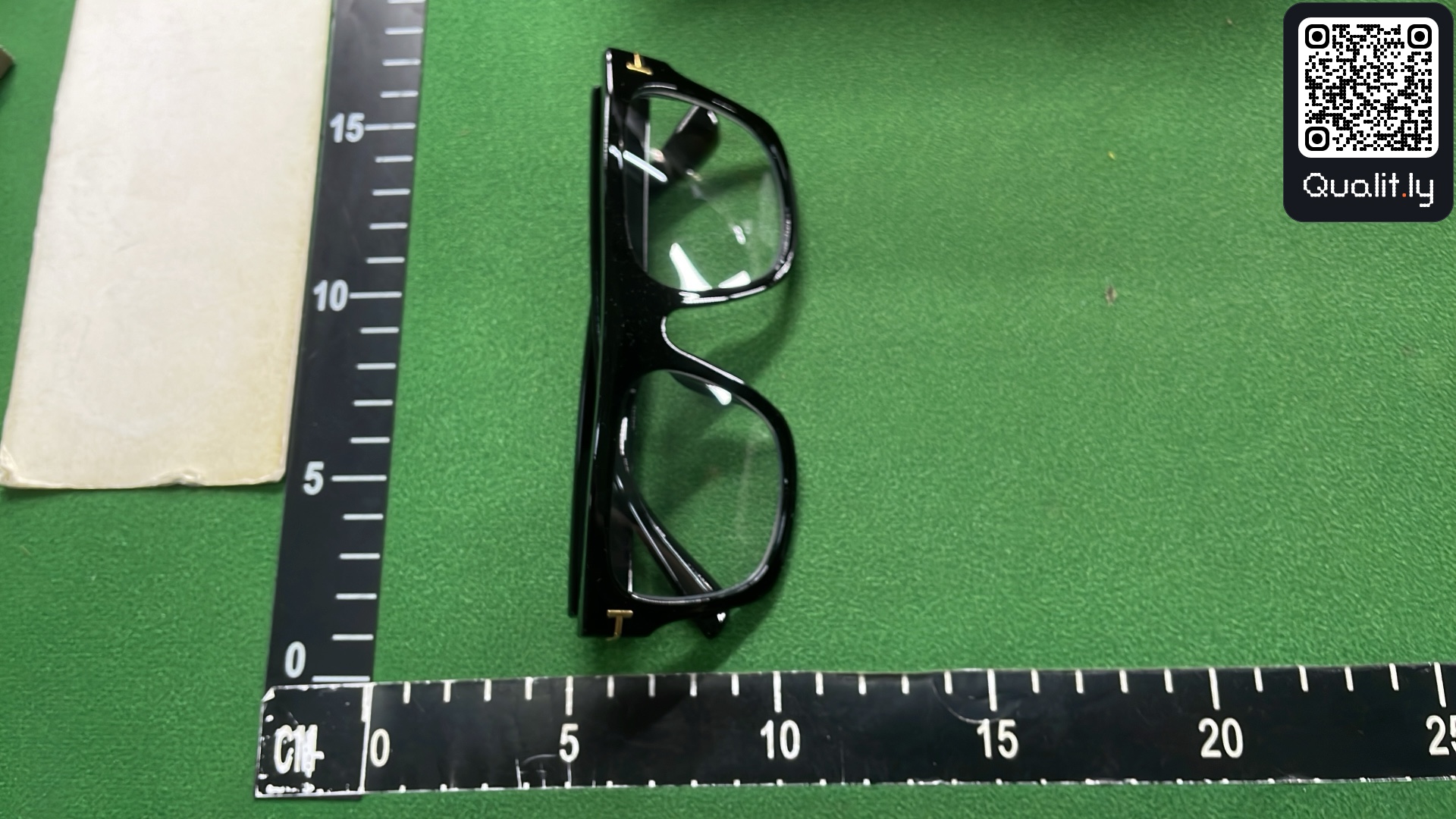 Occhiali da sole — foto QC 3 di 3