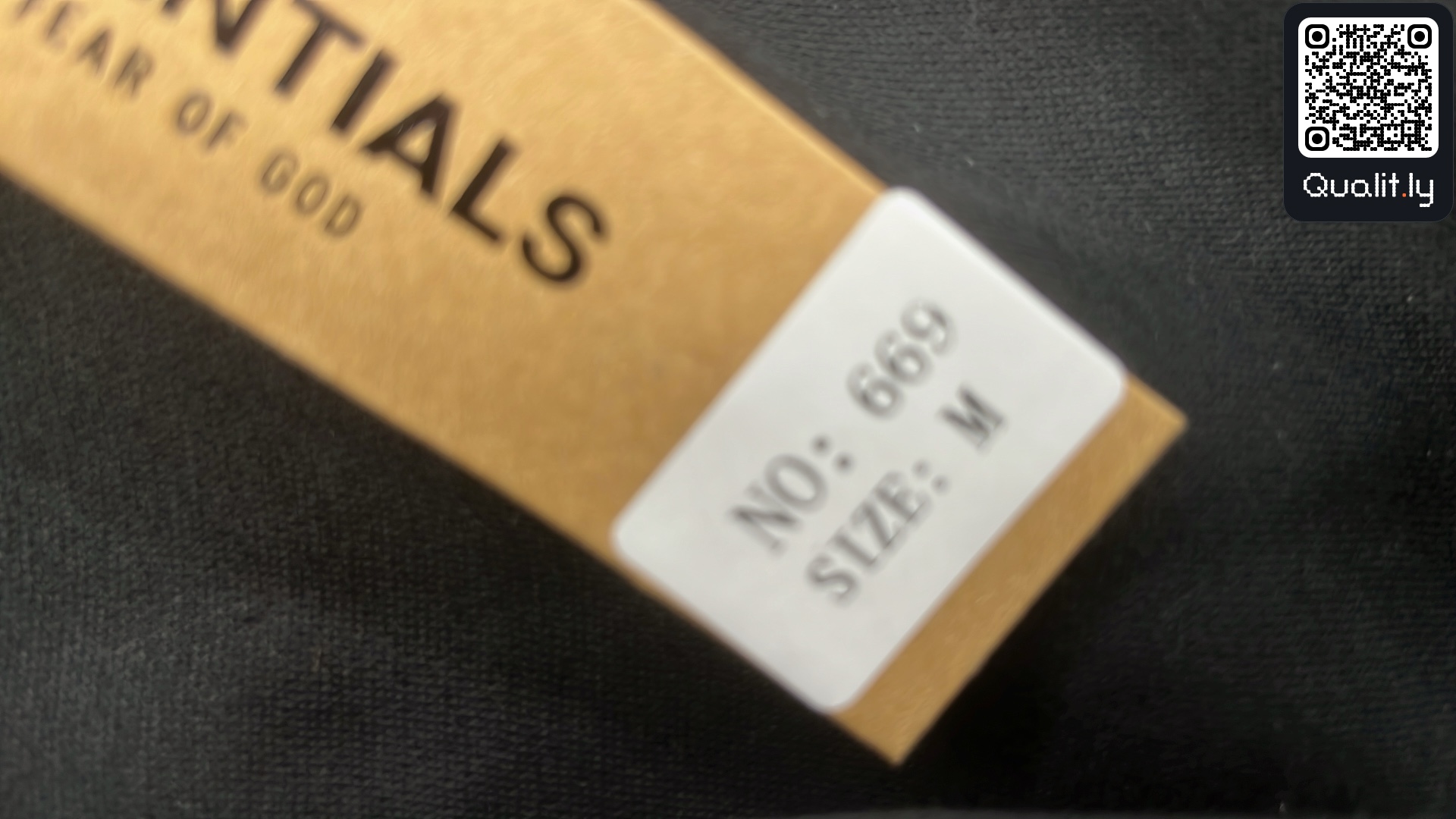 Hoodie — QC-Foto 1 von 113