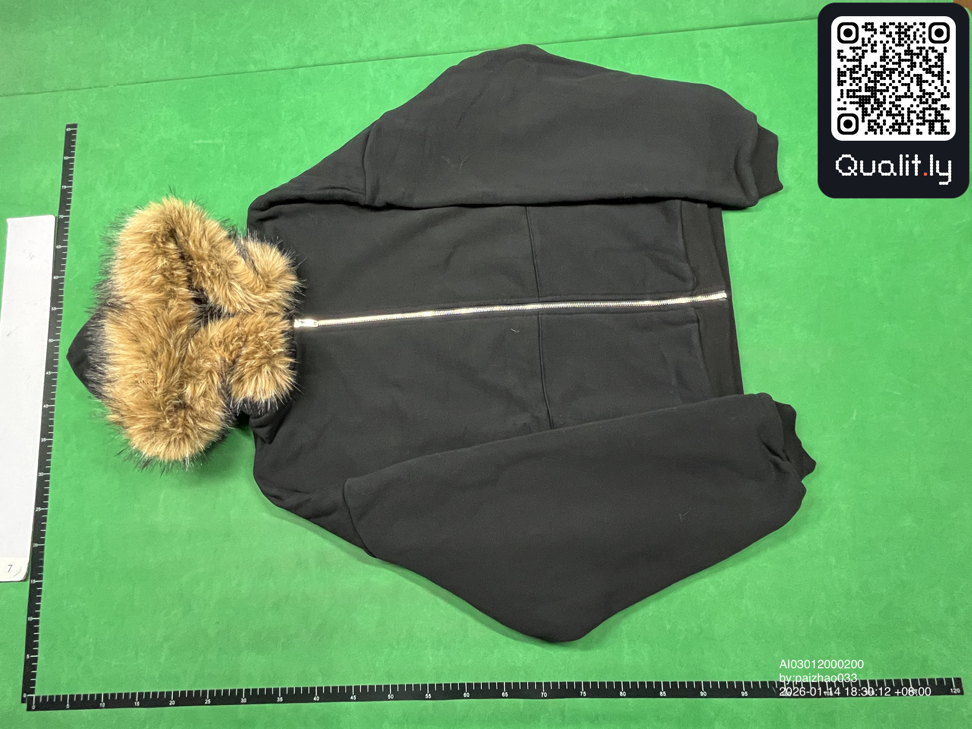 Hoodie — QC-foto 3 van 8