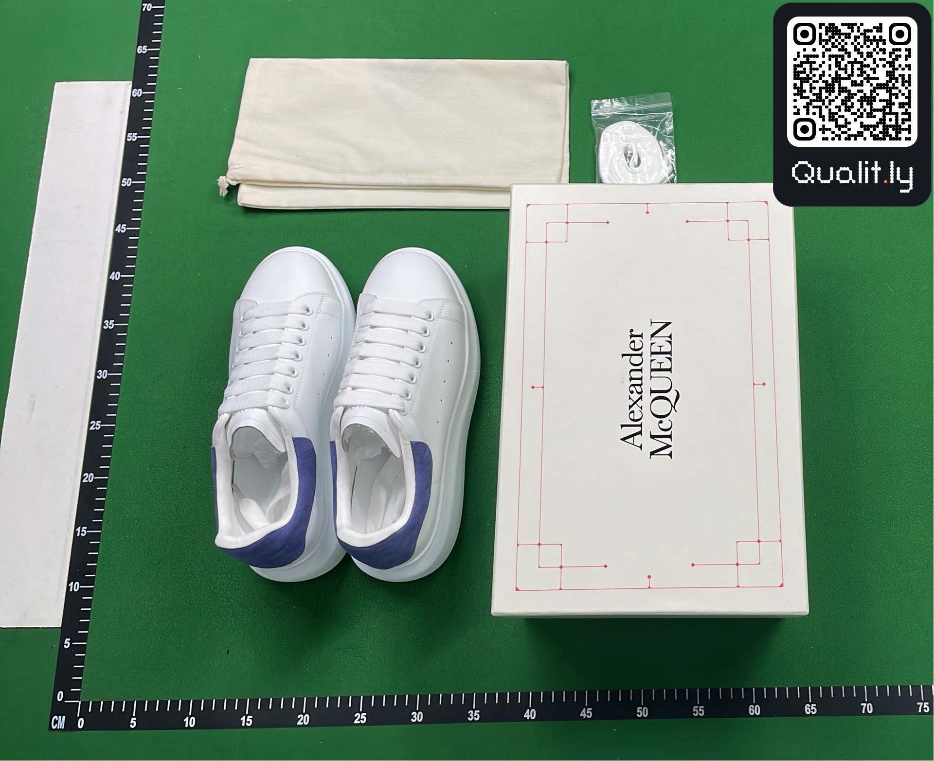 Sneaker — QC-Foto 1 von 24