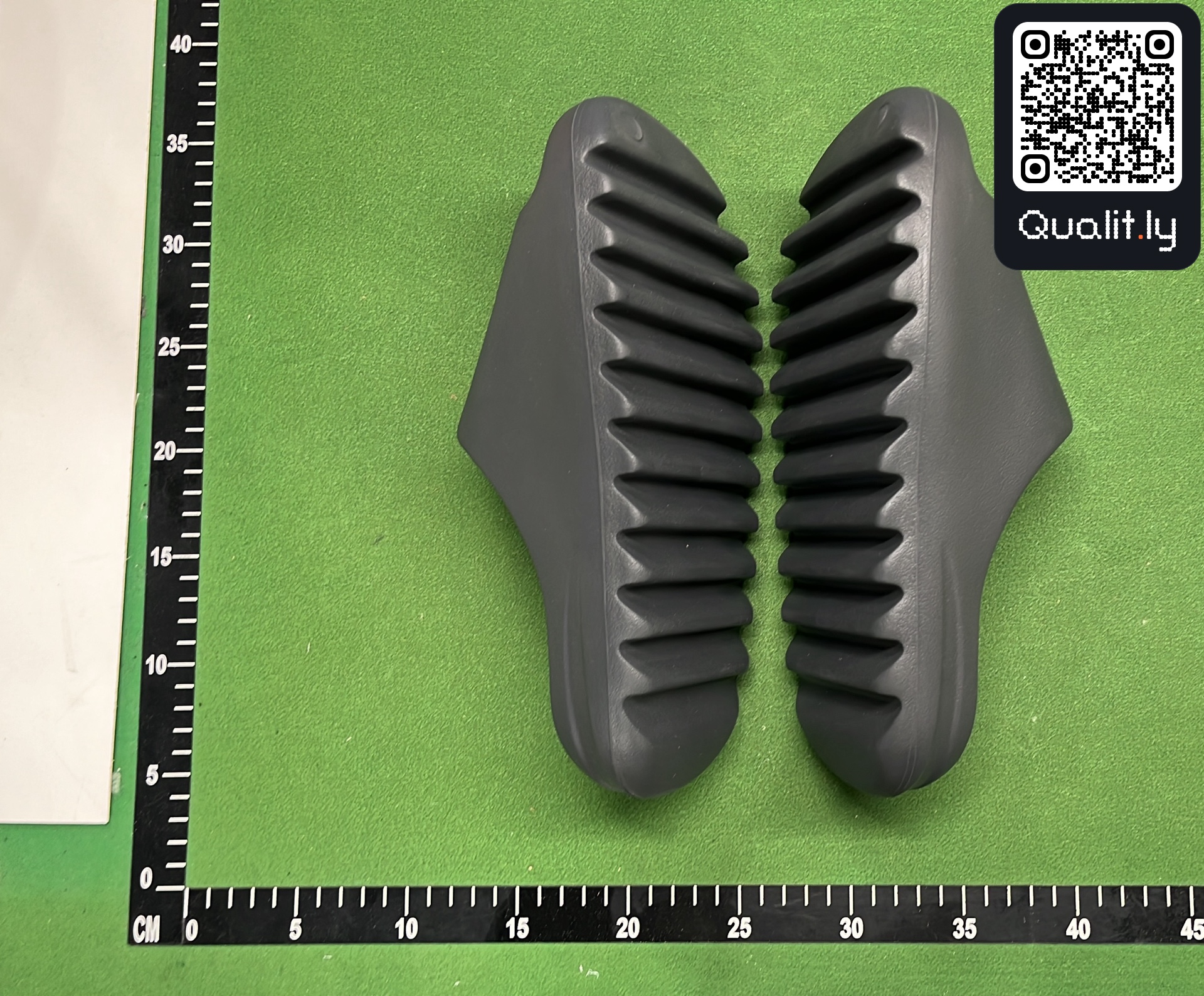 Sneakers QC photo 3 of 161