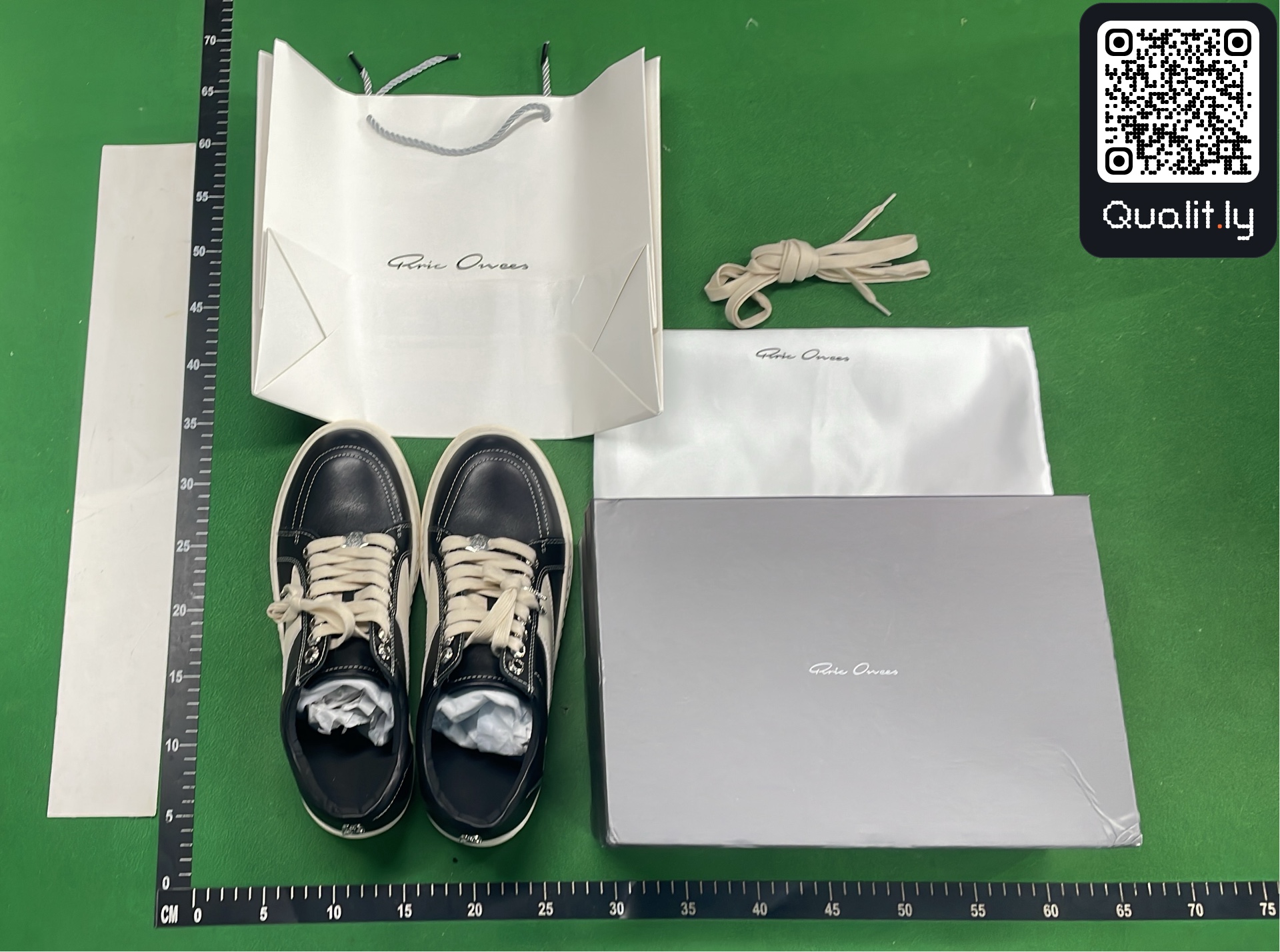 Sneakers QC photo 1 of 6