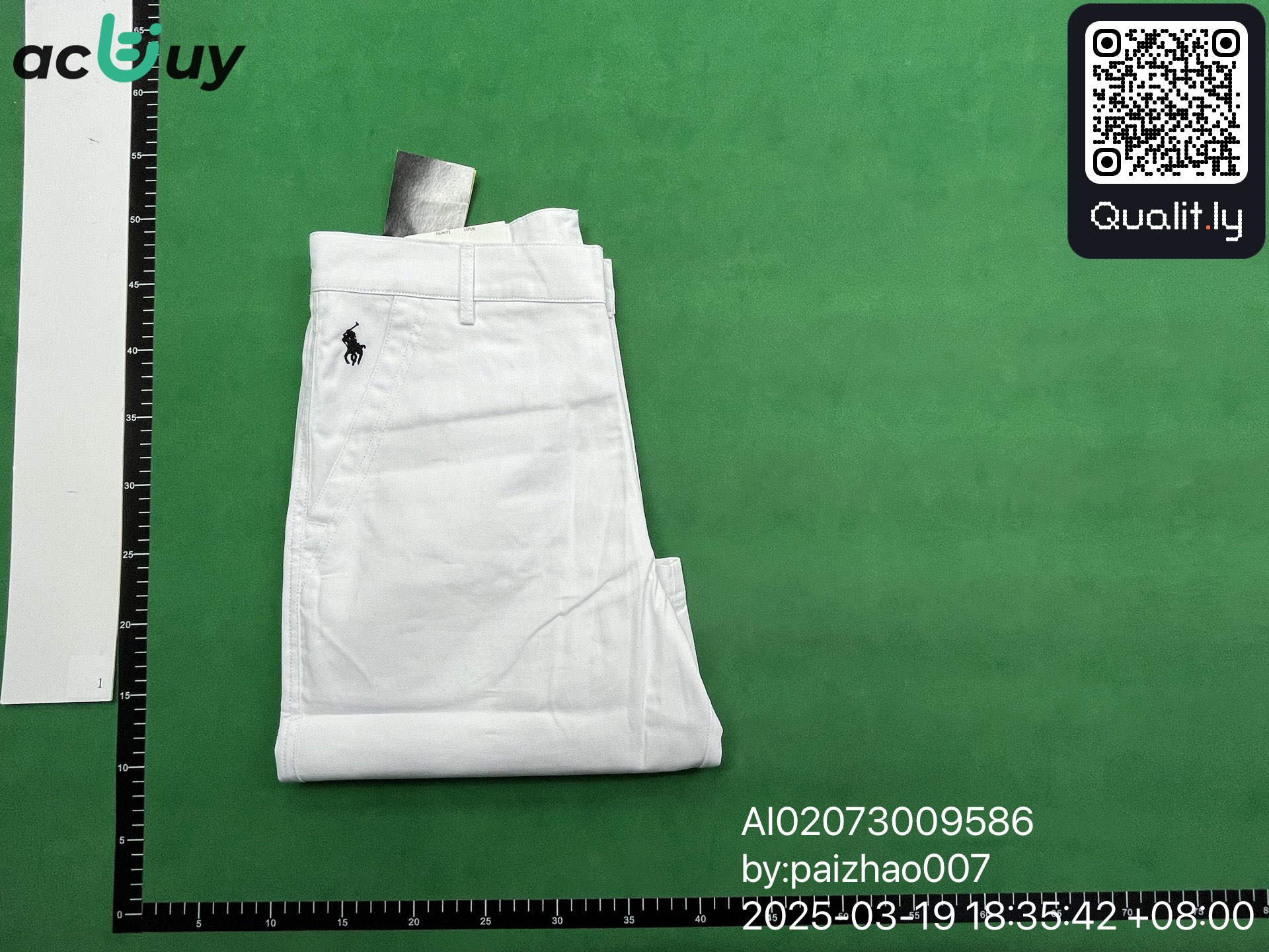 Short — photo QC 1 sur 10