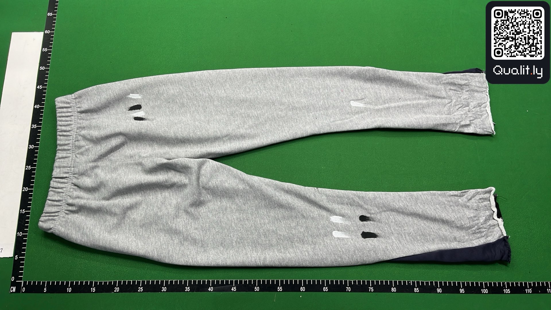 Pantaloni — foto QC 3 di 4