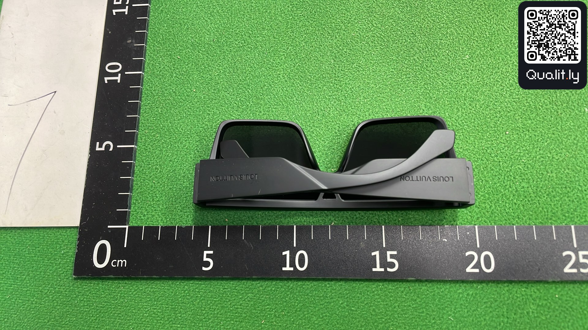 Okulary przeciwsłoneczne — zdjęcie QC 2 z 9
