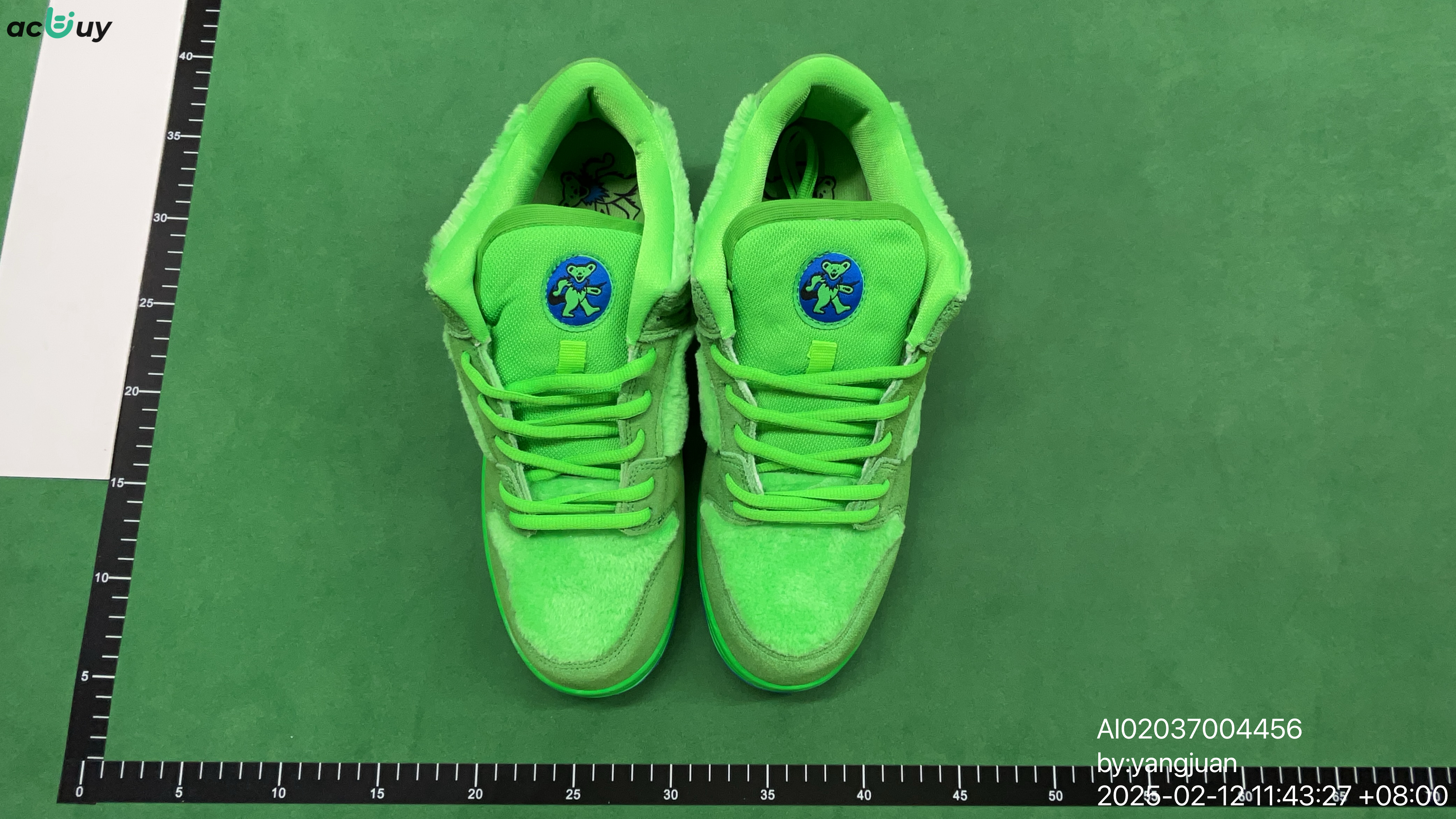 Sneakers QC photo 1 of 10
