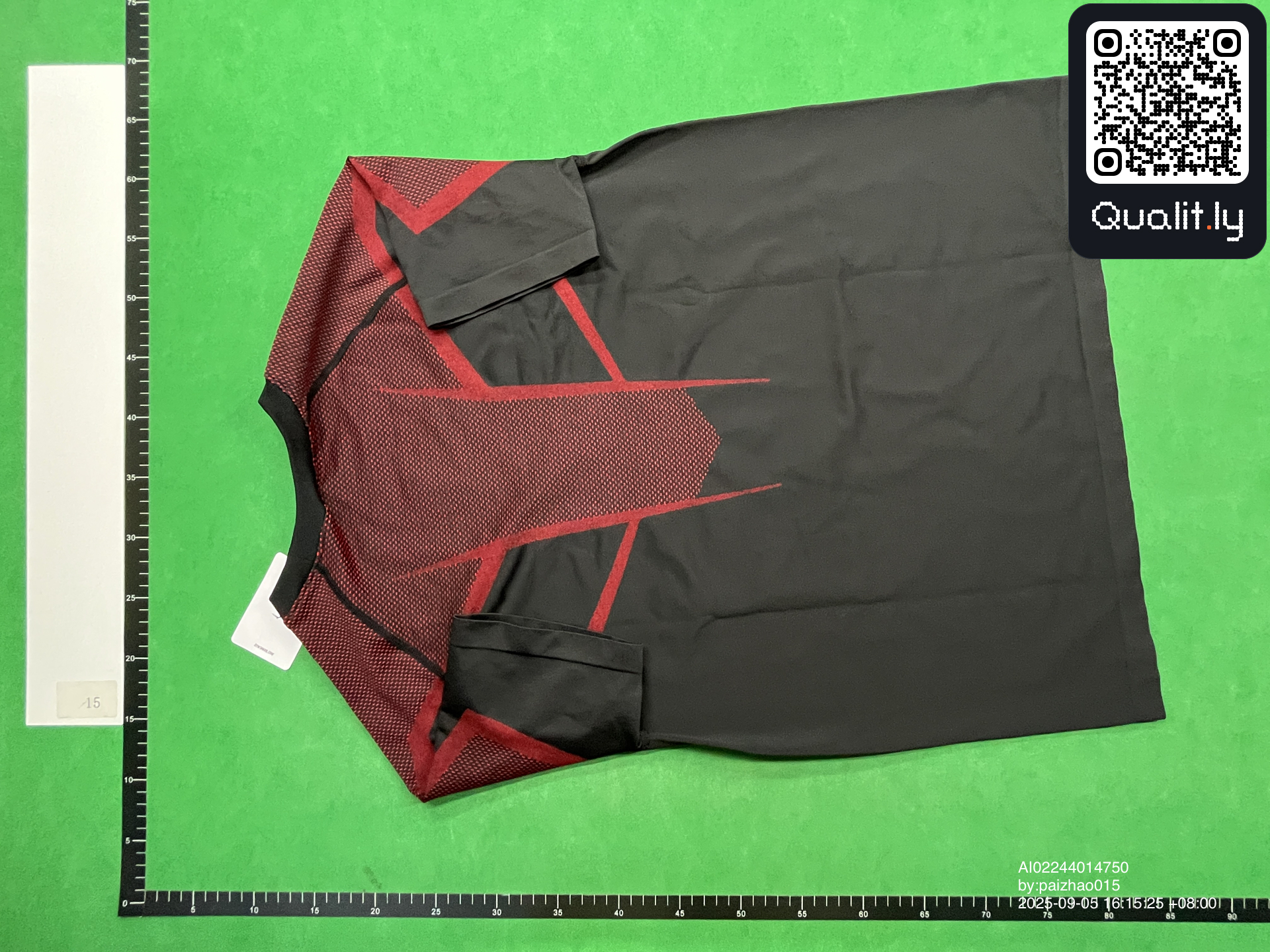 T-shirt — foto QC 2 de 24