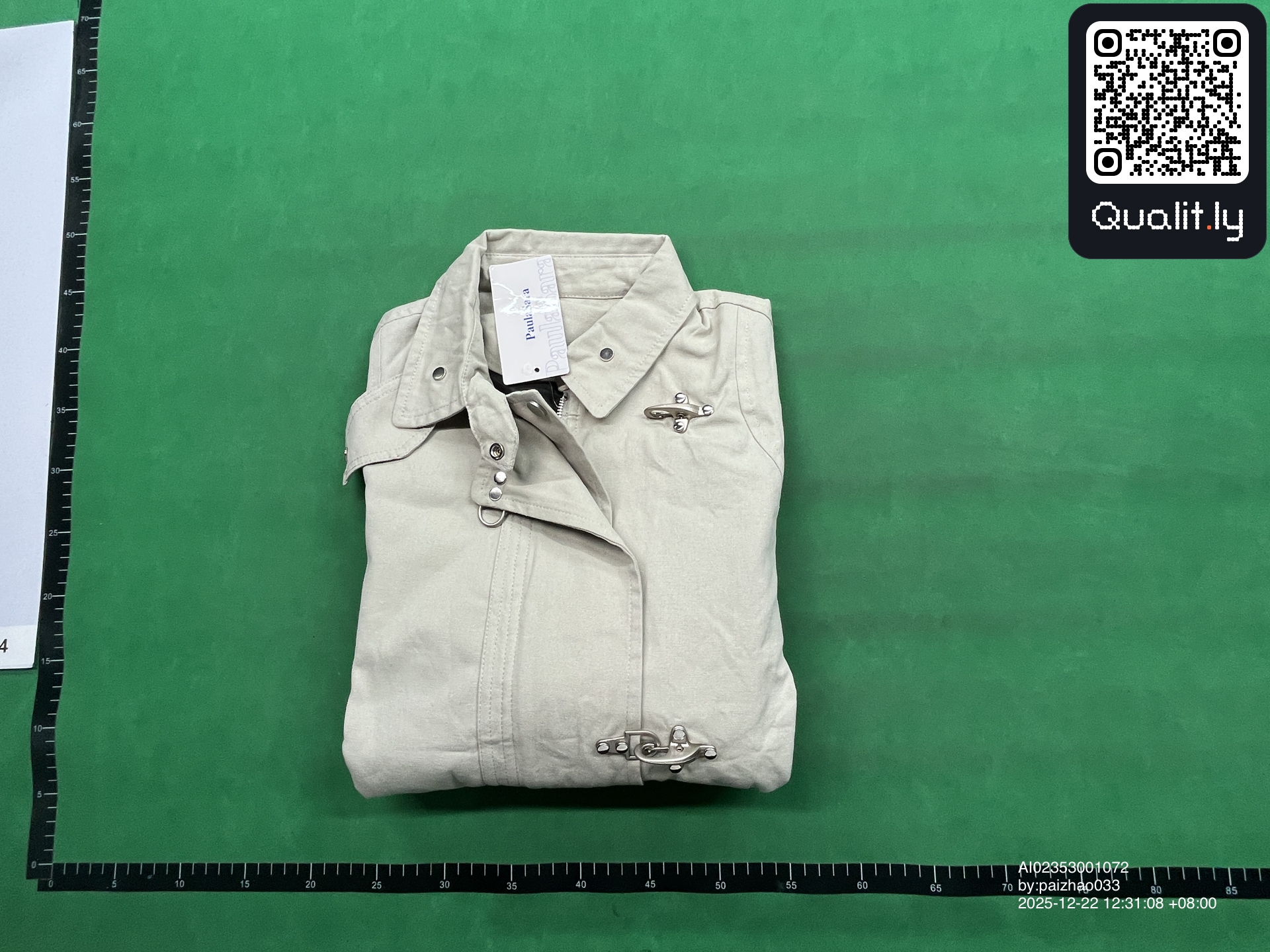 Veste — photo QC 1 sur 4