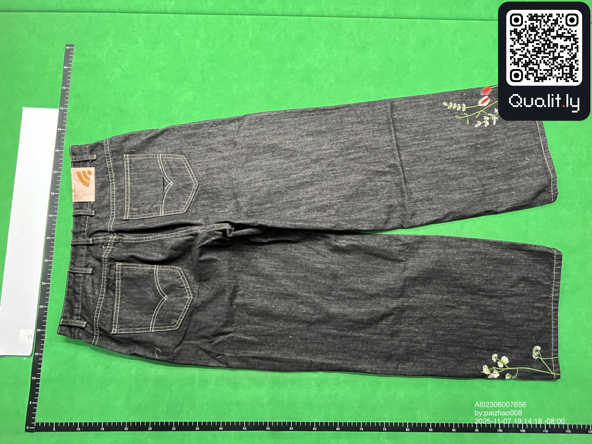 Jeans — foto QC 2 di 8