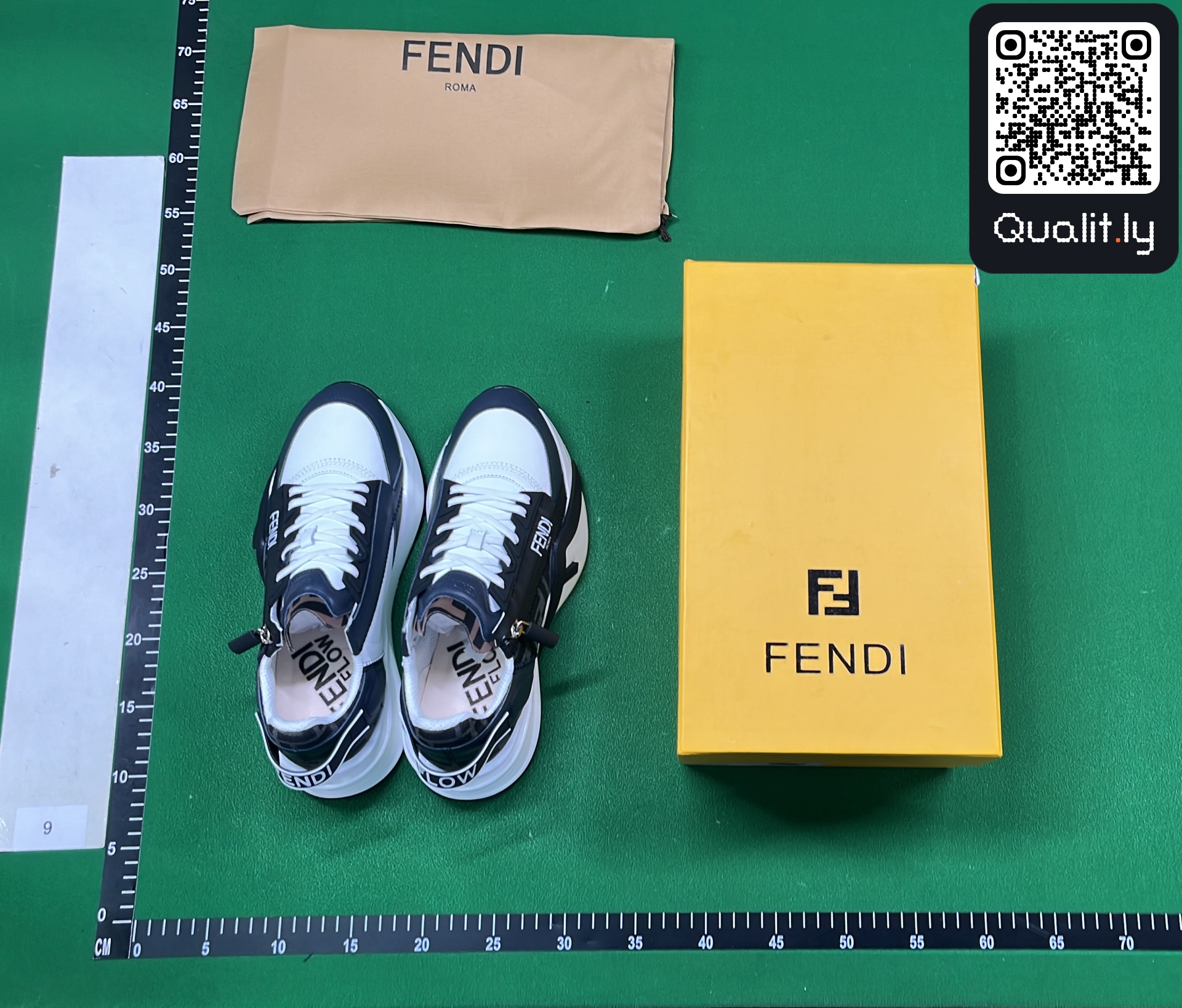 Sneakers — QC-foto 1 van 6