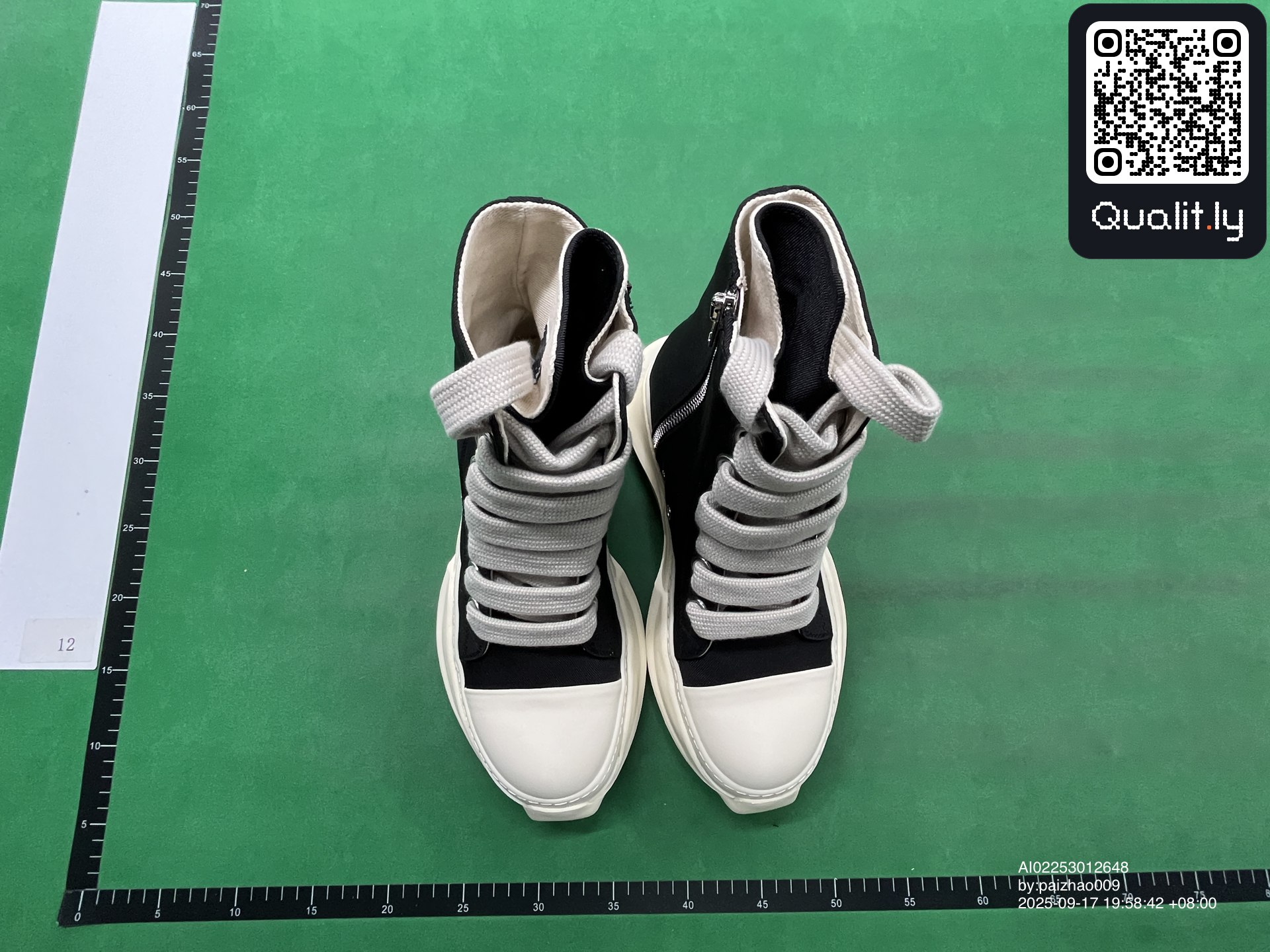 Sneakers QC photo 3 of 54