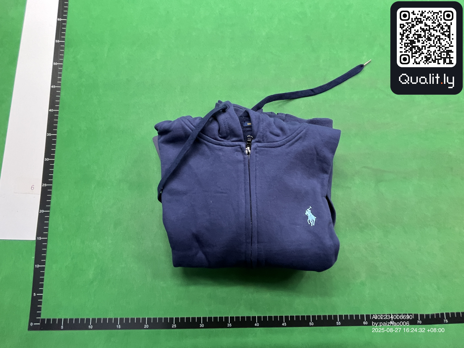 Hoodie QC photo 2 of 98