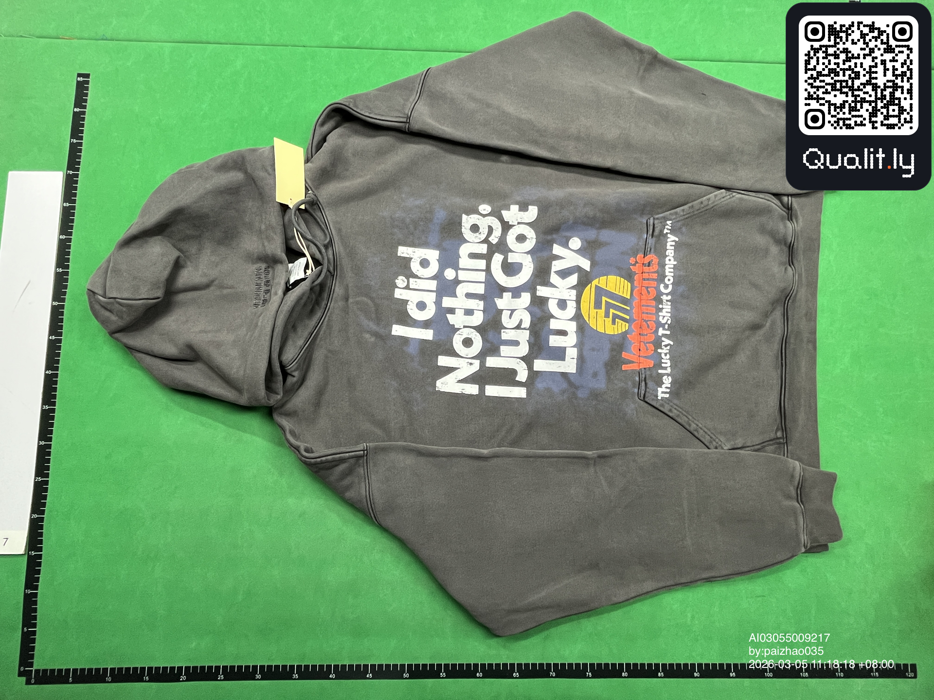 Hoodie — QC-foto 3 van 8