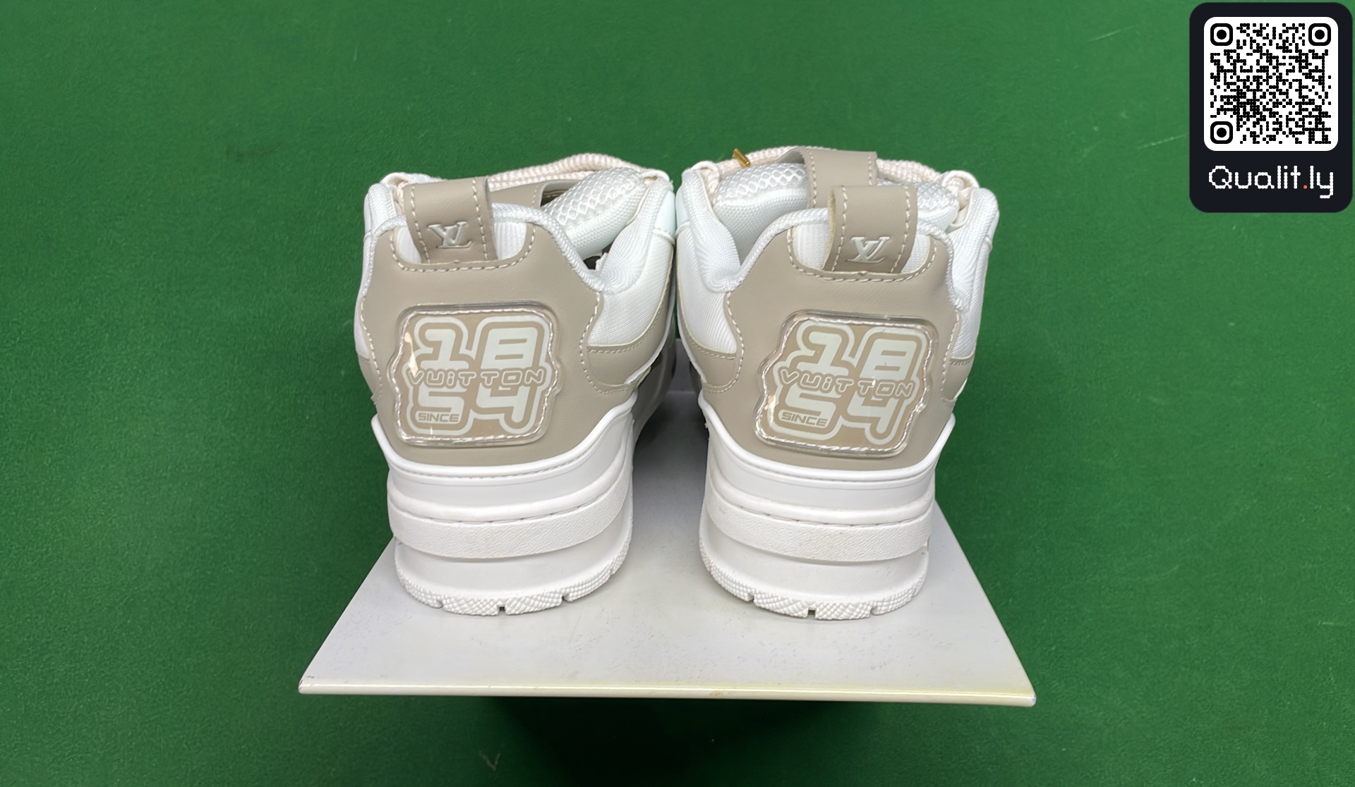 Sneakers — QC-foto 3 van 102