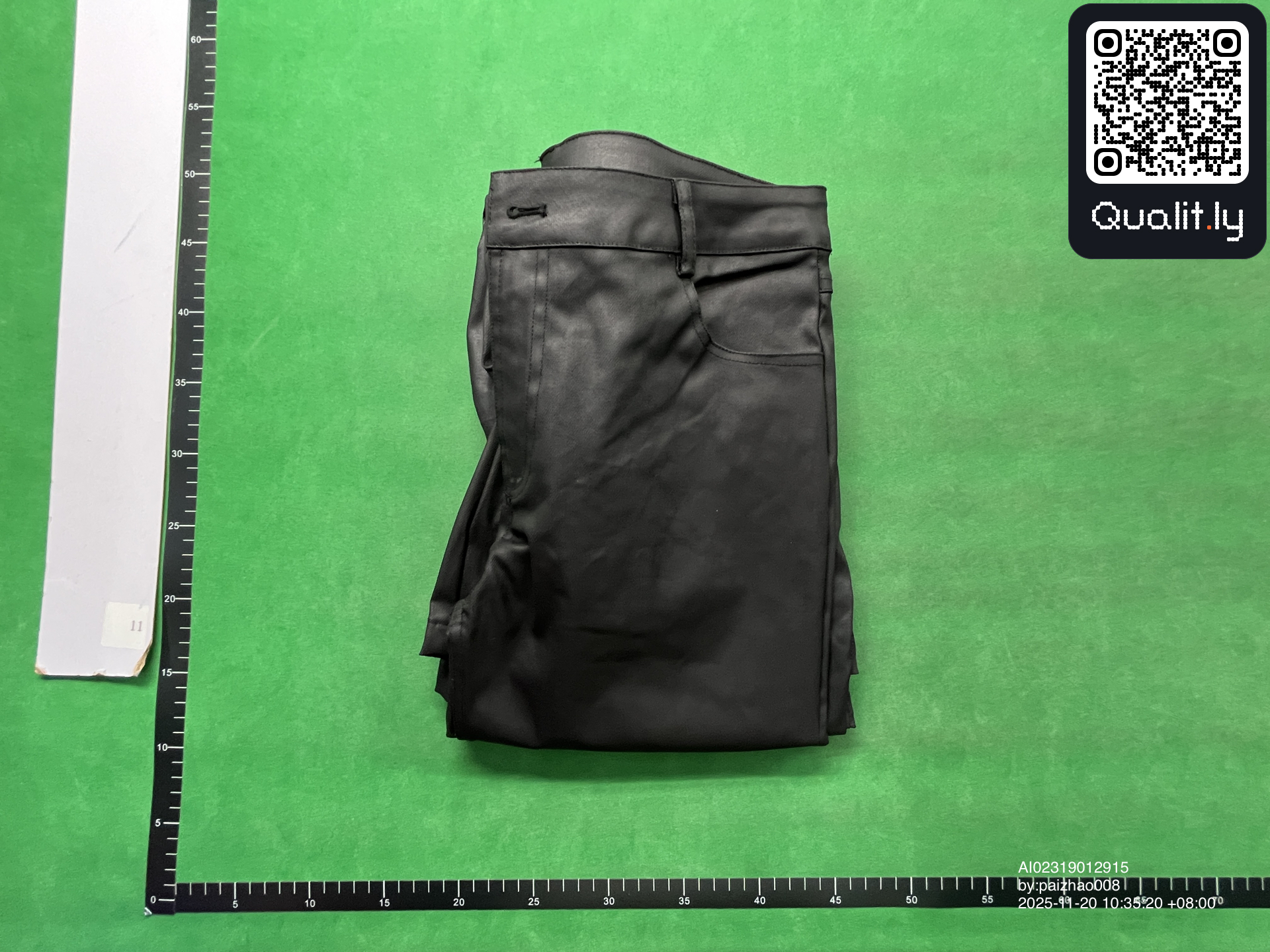 牛仔裤 QC 照片 1 / 4