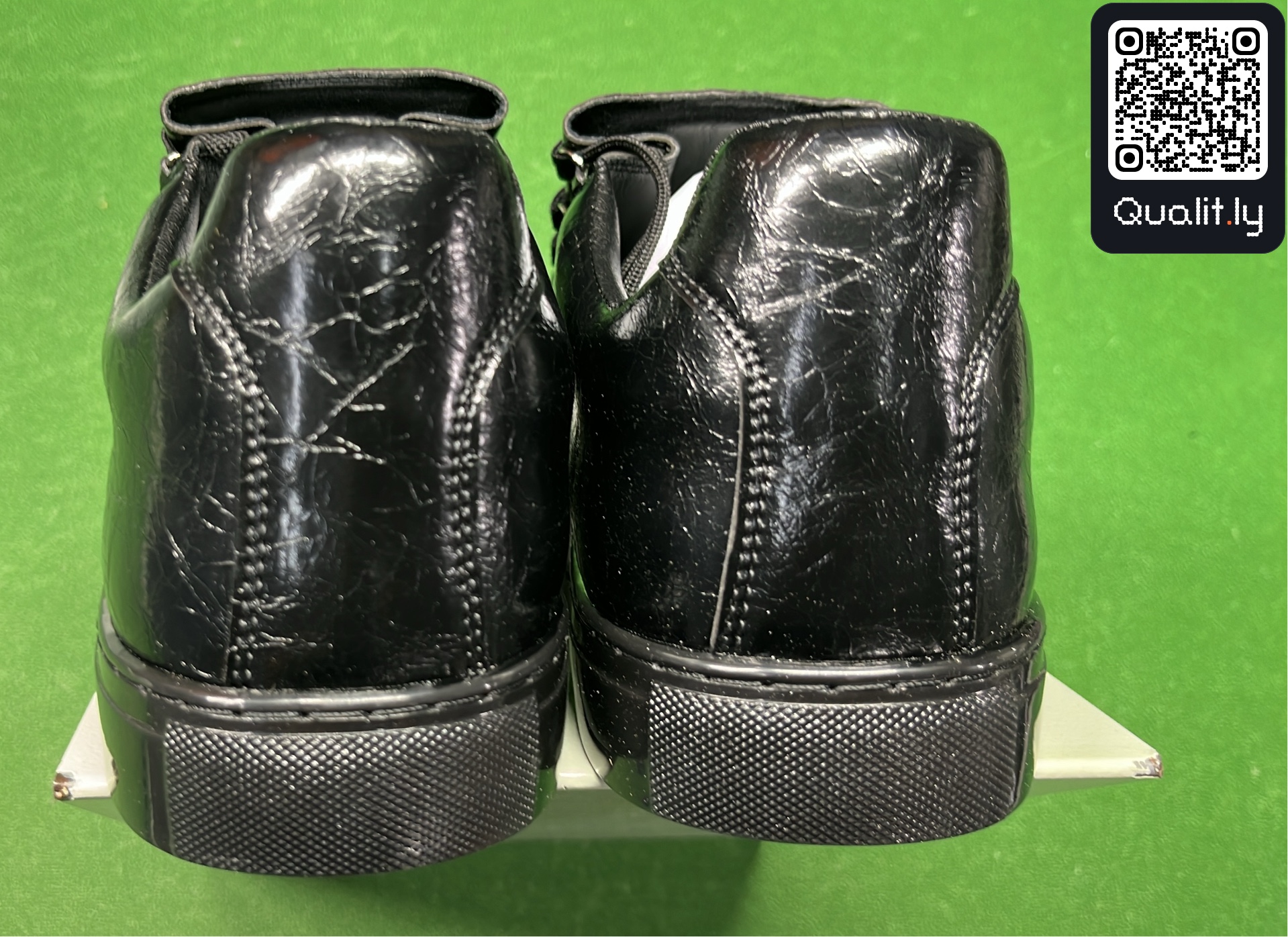 Sneakers QC photo 3 of 6