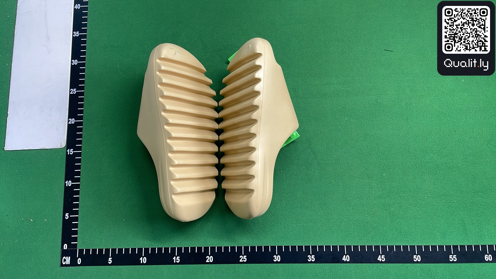 Claquettes — photo QC 3 sur 5