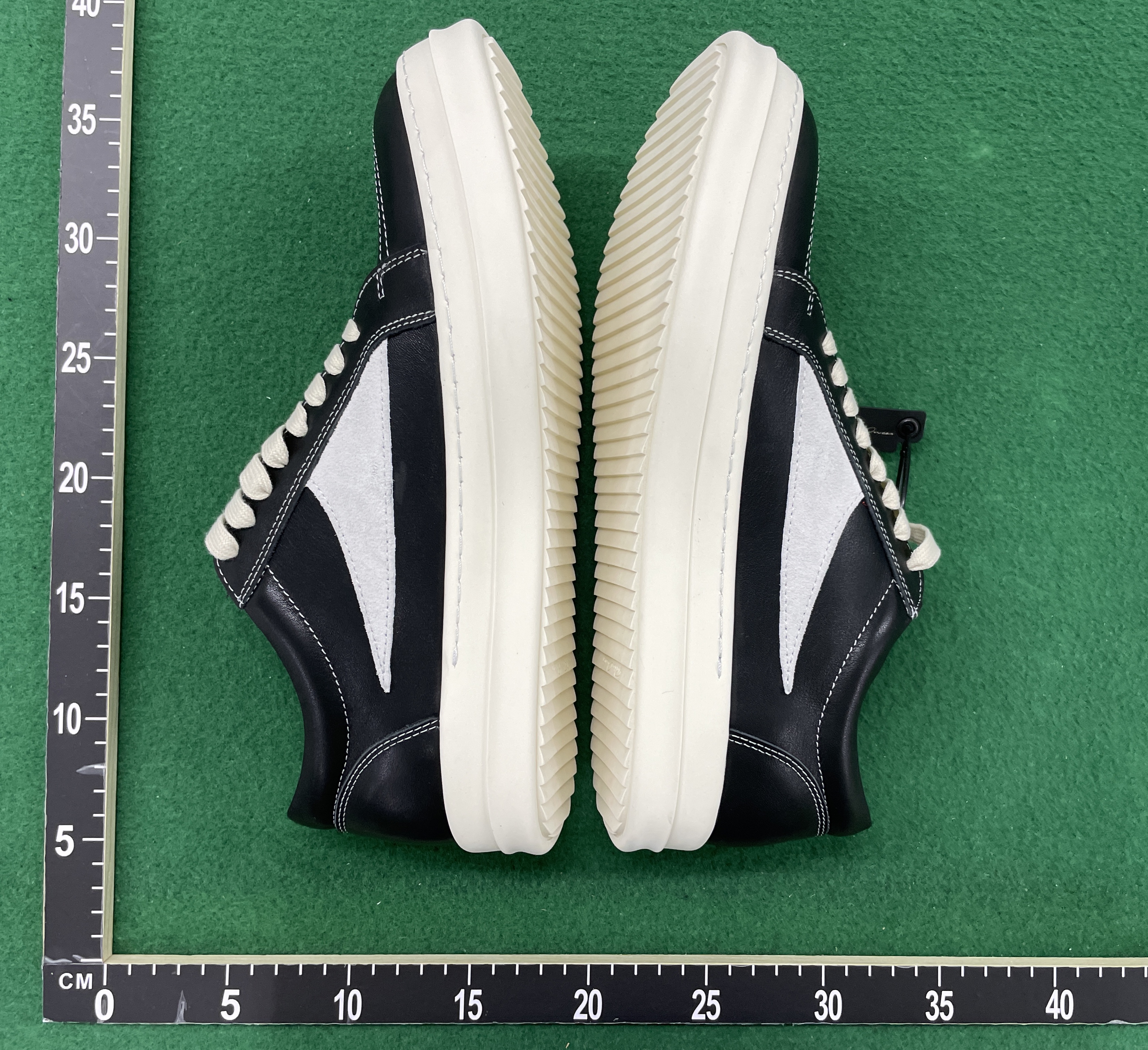 Sneaker — QC-Foto 3 von 96