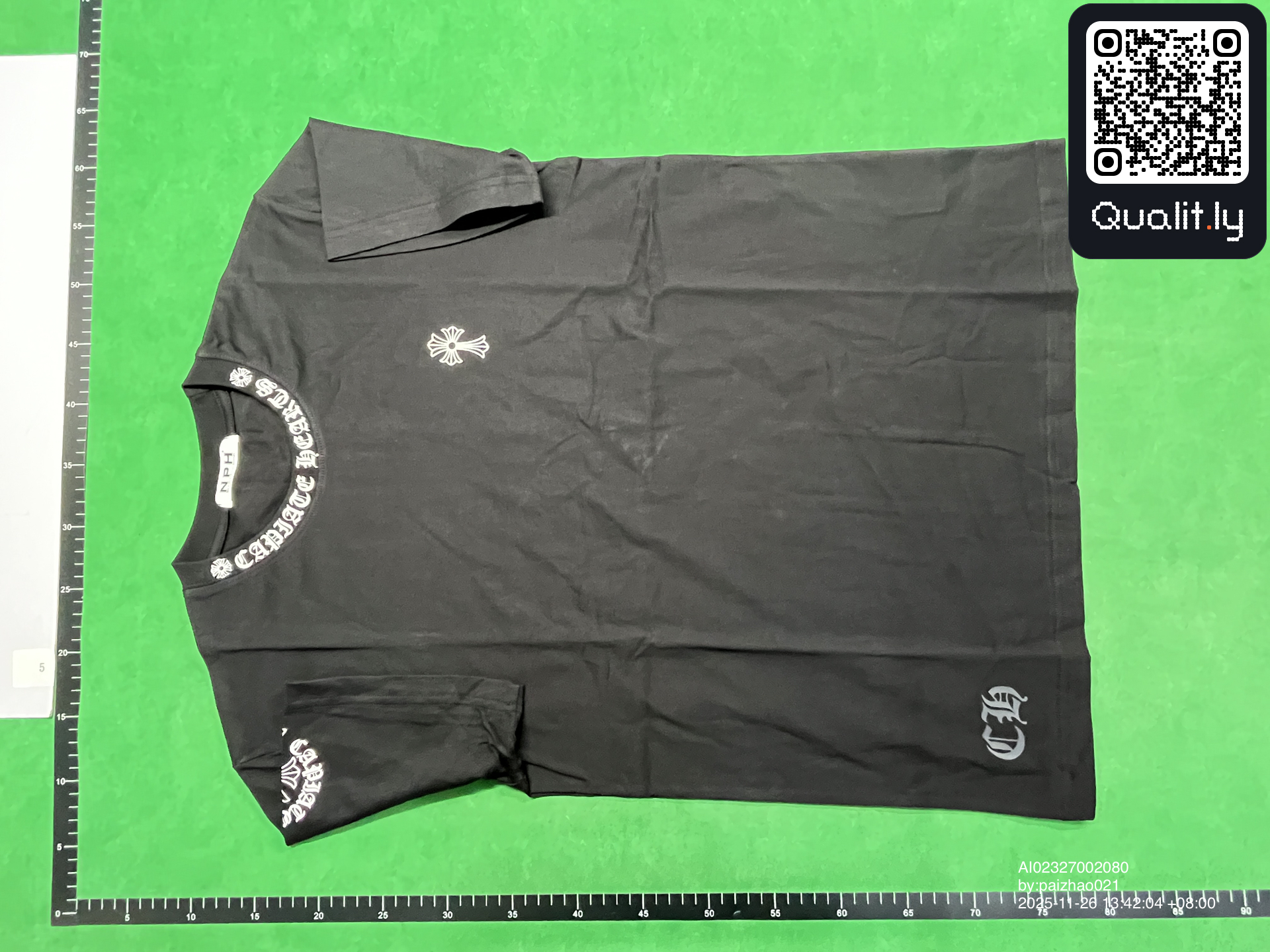 T-shirt — foto QC 3 di 12