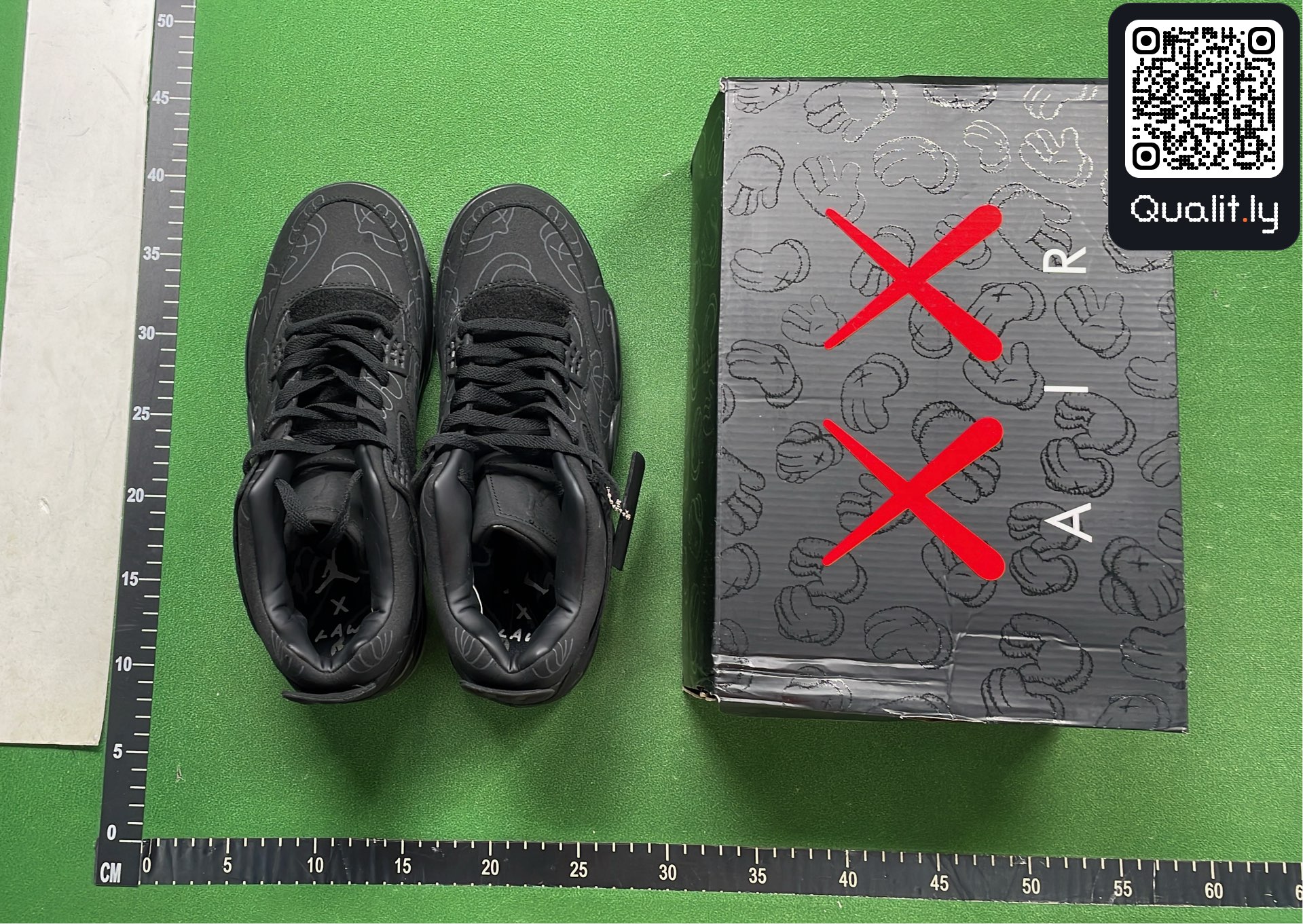 Sneakers — foto QC 1 di 12