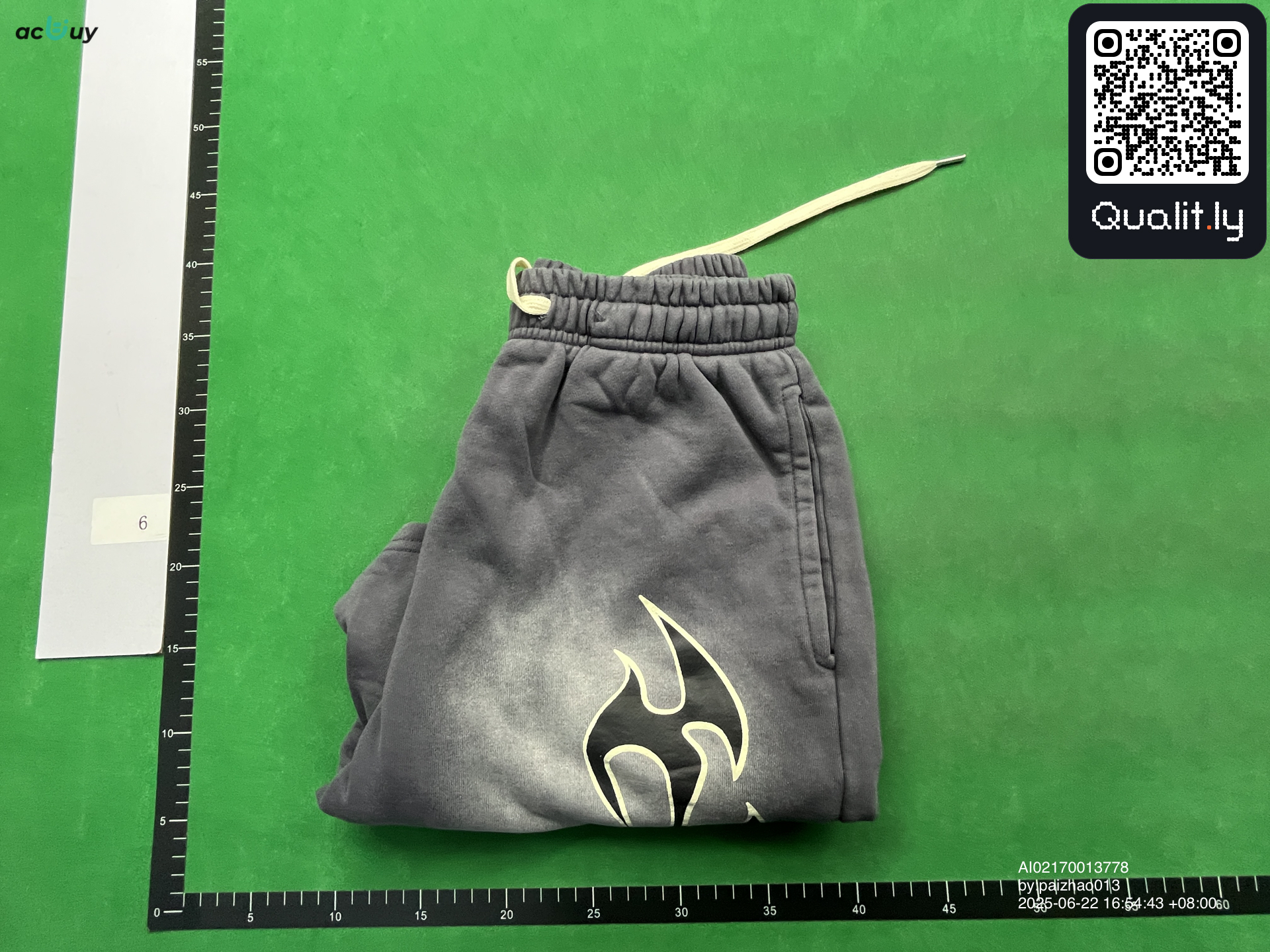 Shorts QC photo 1 of 8