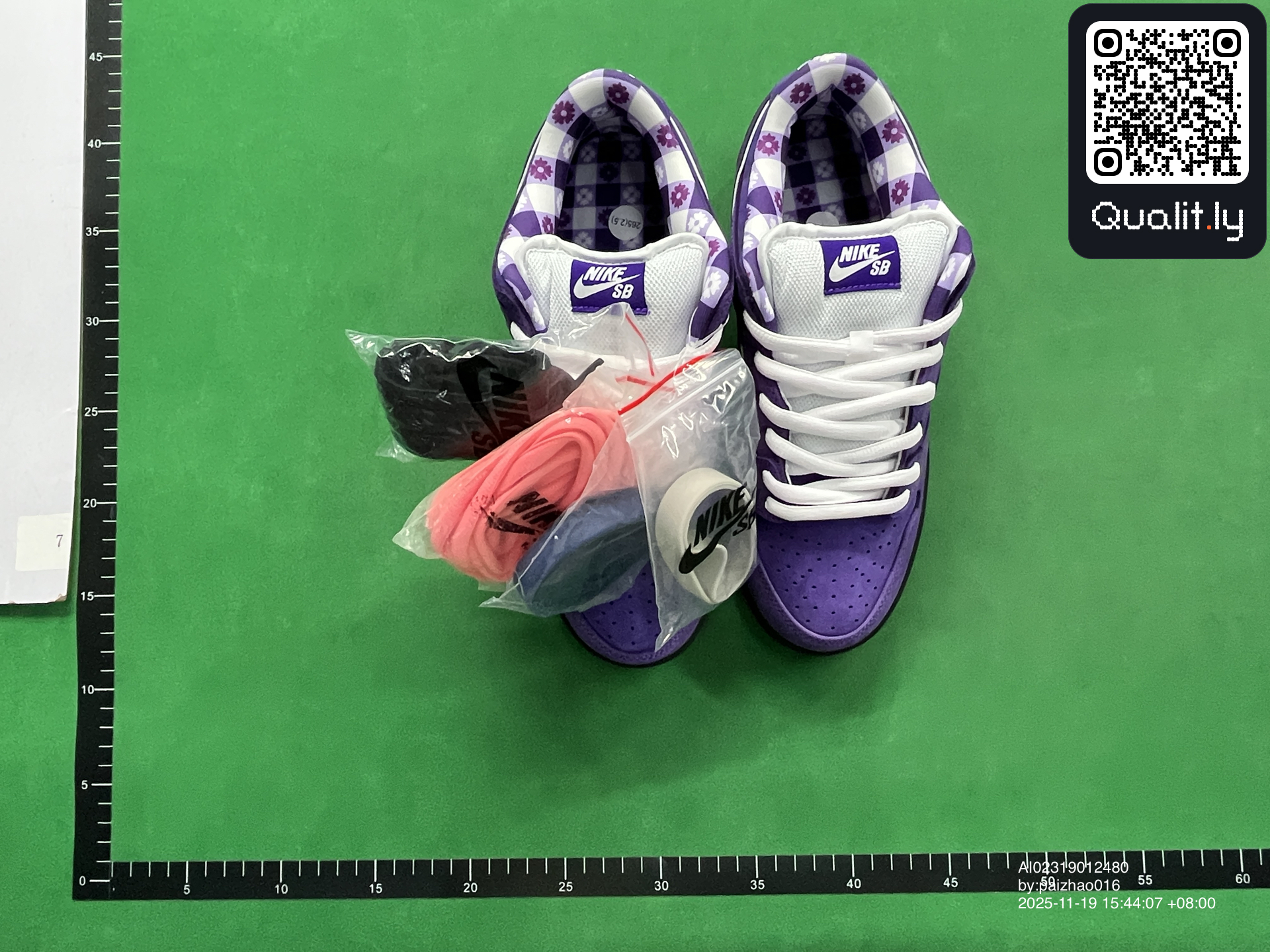 Sneakers — foto QC 2 di 30