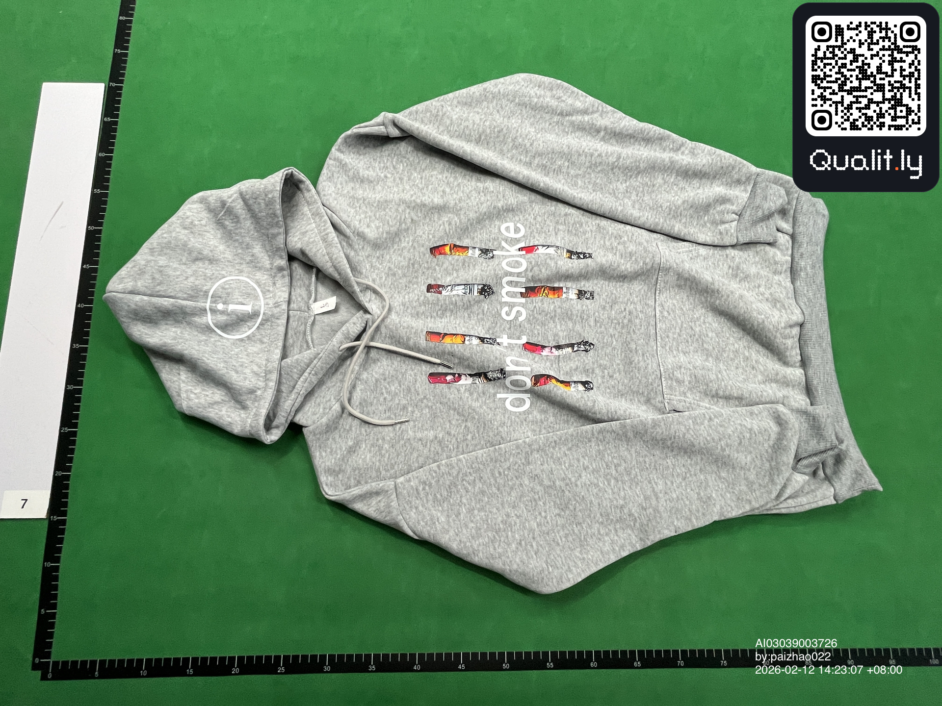 Sweat à capuche — photo QC 3 sur 4