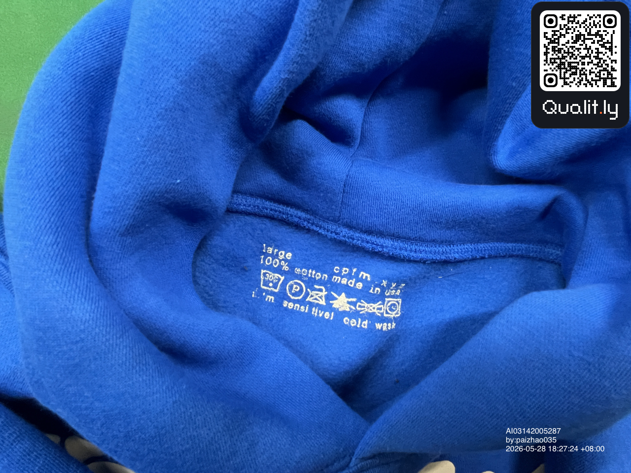 Hoodie QC photo 2 of 114