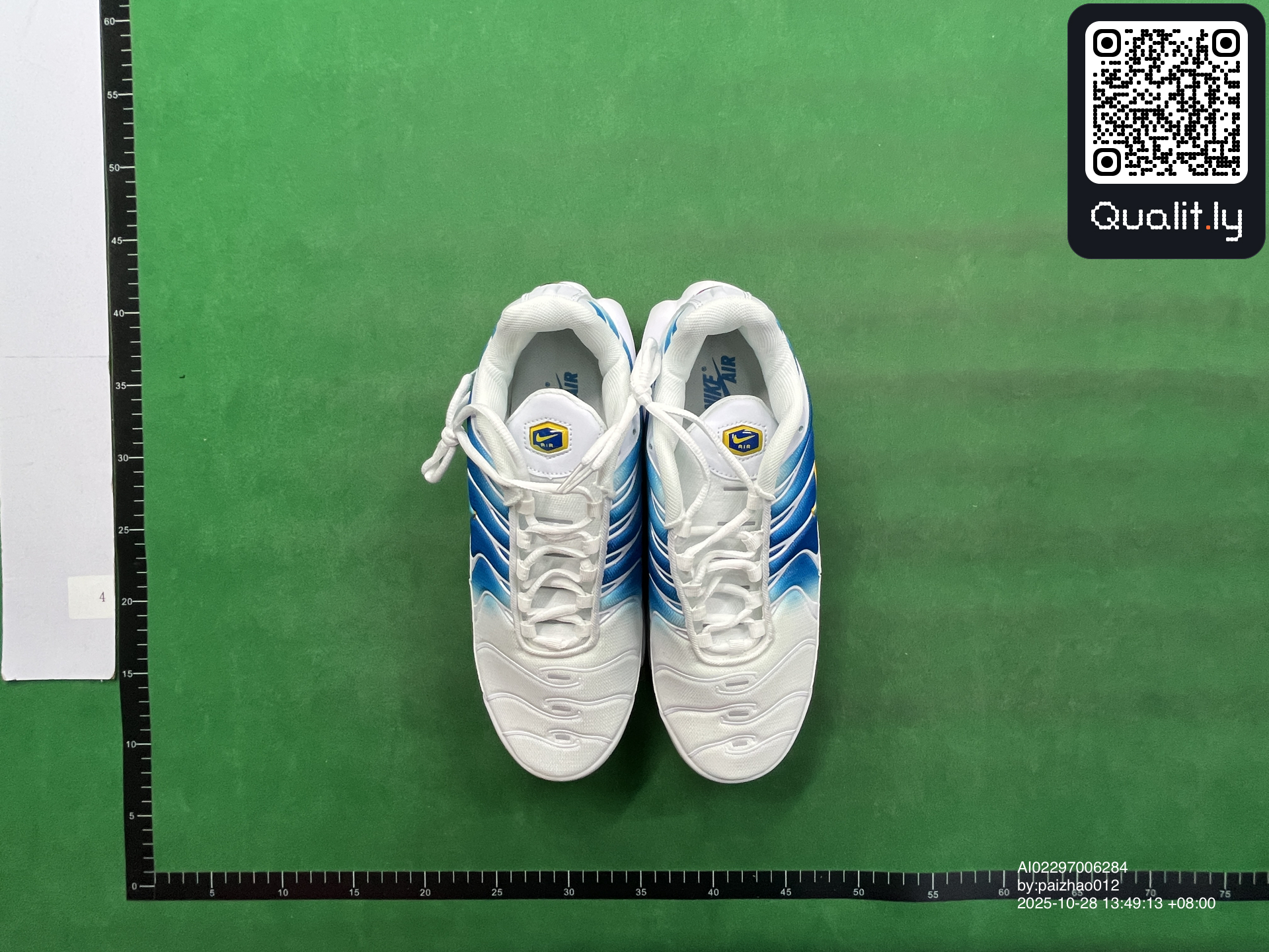 Sneakers QC photo 3 of 46