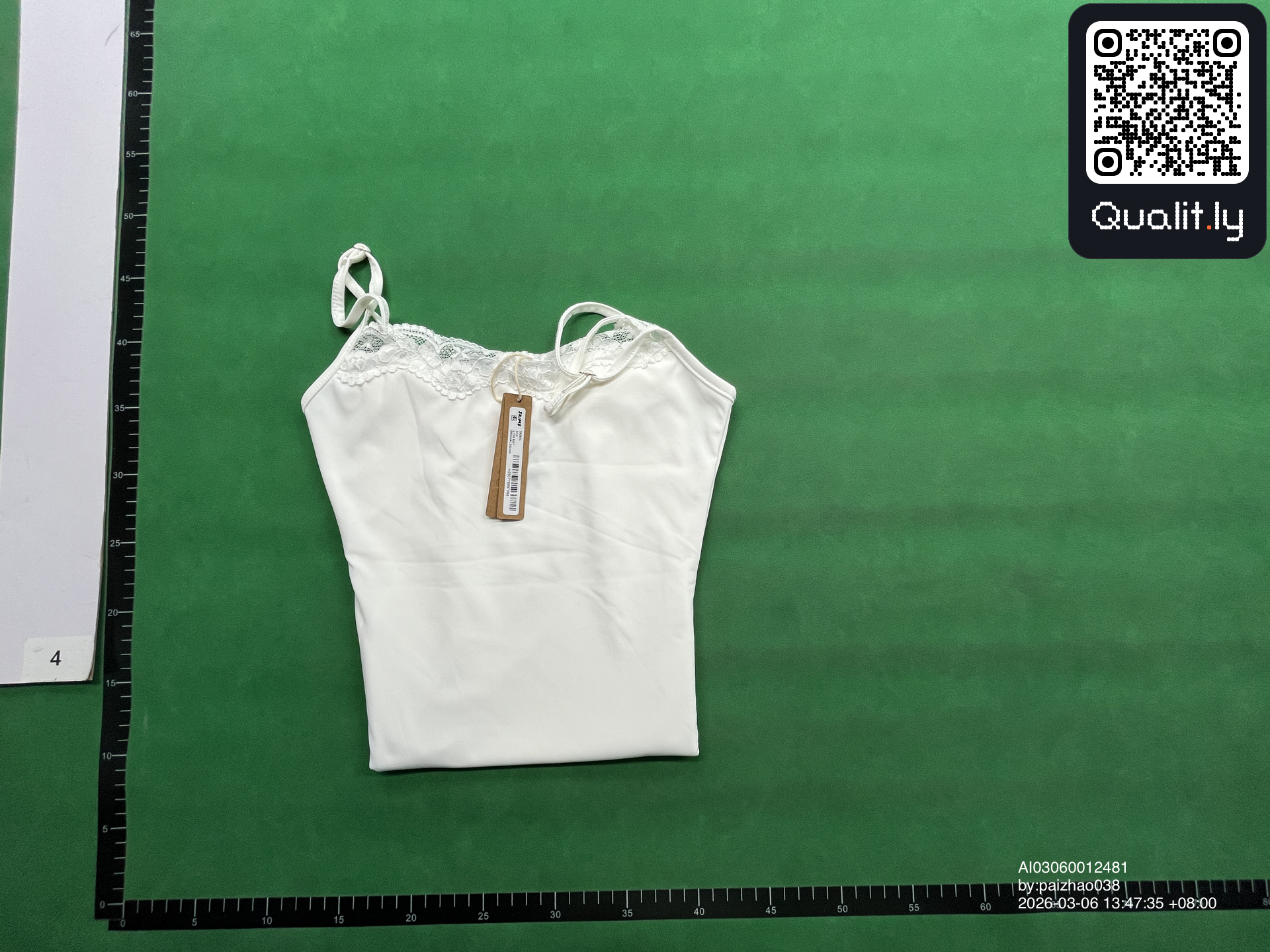Pantaloni — fotografie QC 1 din 10
