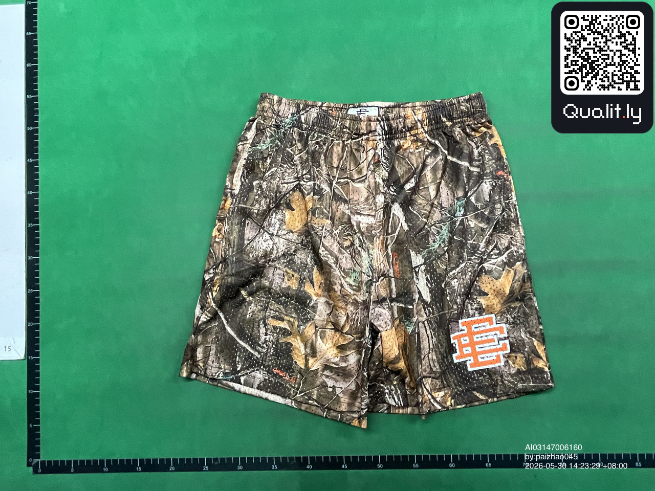 Pantaloncini — foto QC 2 di 14
