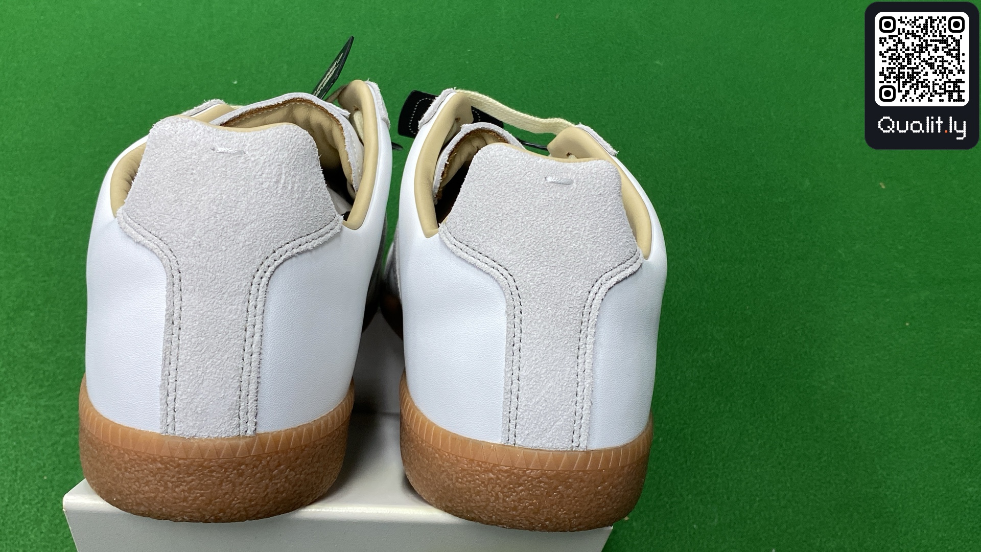 Sneakers QC photo 3 of 376